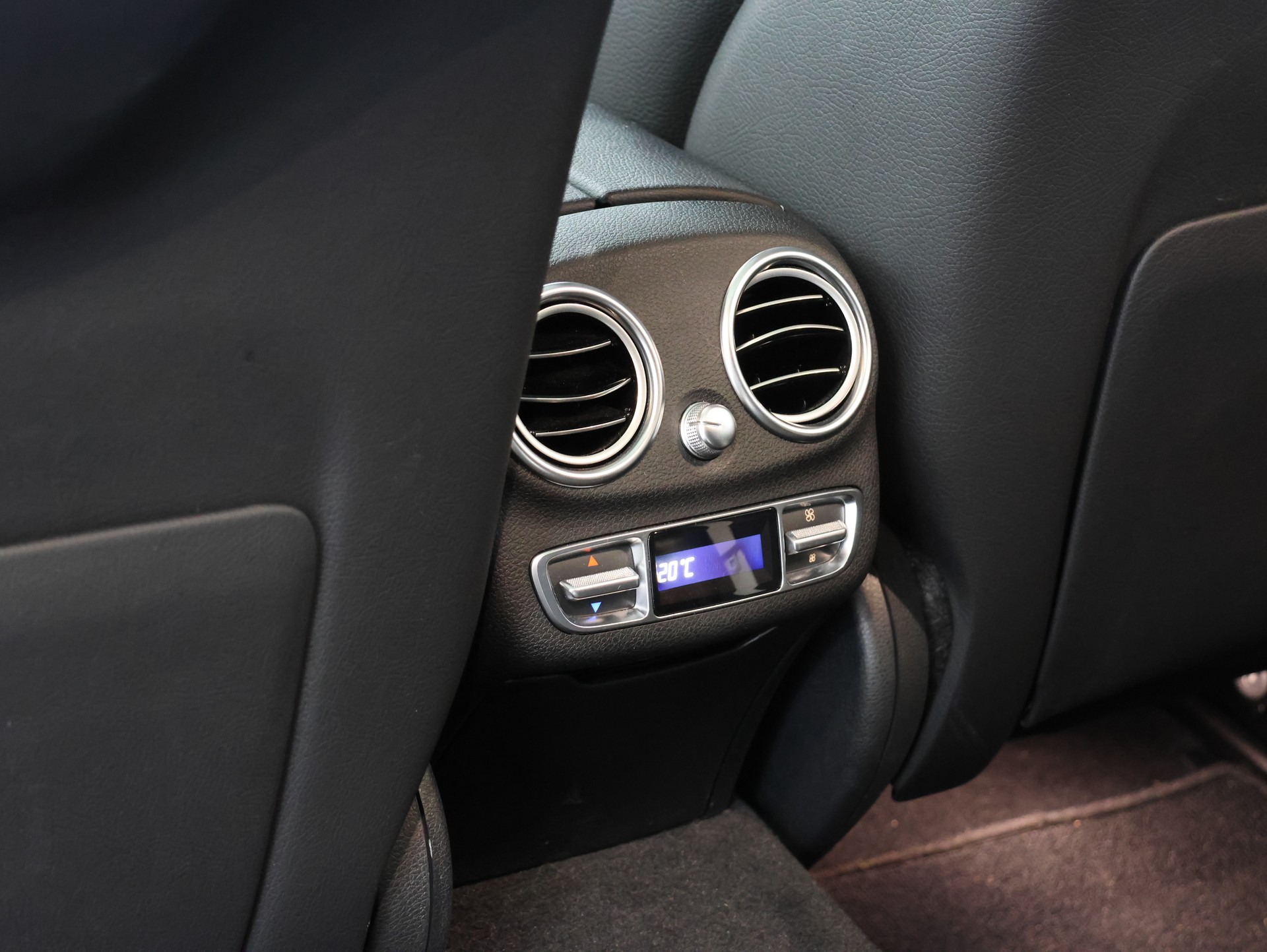 MERCEDES-BENZ C 63 S AMG *Performance Abgassanlage* *Carbon Packet* *Burmester*-image-39