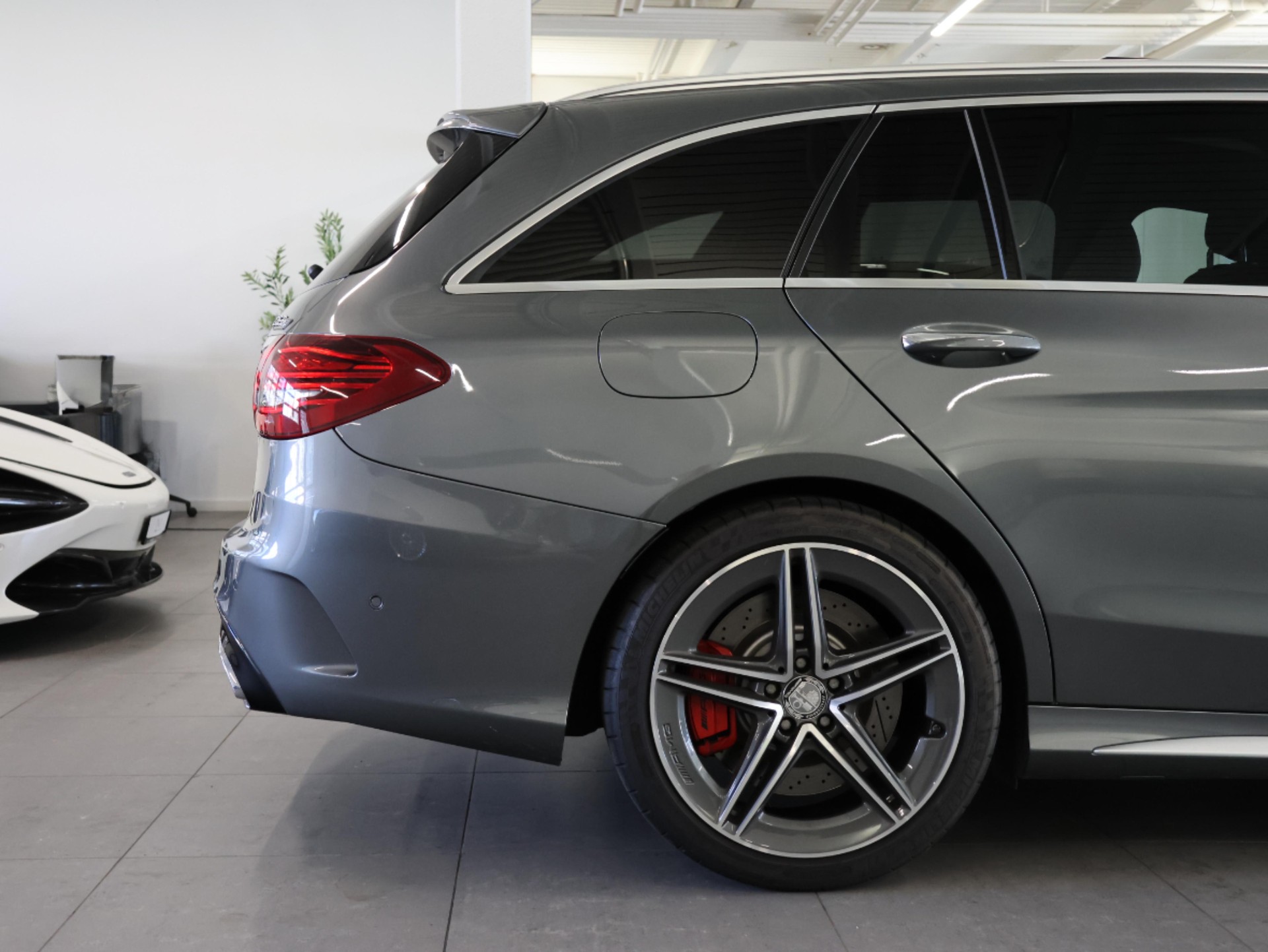 MERCEDES-BENZ C 63 S AMG *Performance Abgassanlage* *Carbon Packet* *Burmester*-image-13