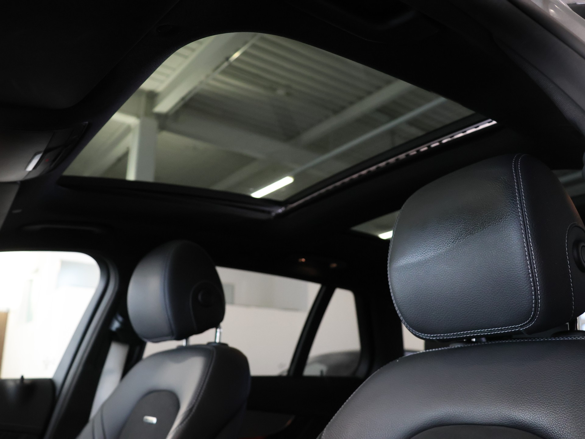 MERCEDES-BENZ C 63 S AMG *Performance Abgassanlage* *Carbon Packet* *Burmester*-image-18