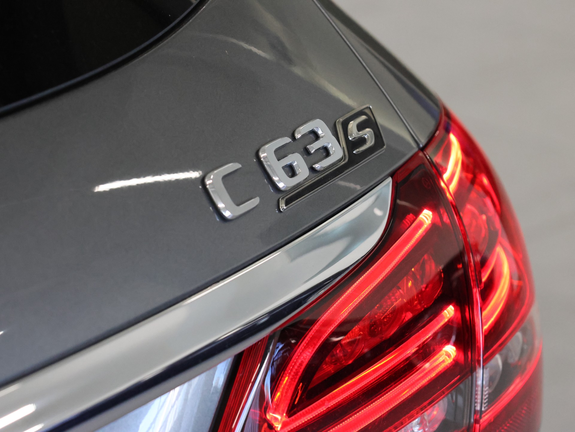 MERCEDES-BENZ C 63 S AMG *Performance Abgassanlage* *Carbon Packet* *Burmester*-image-11
