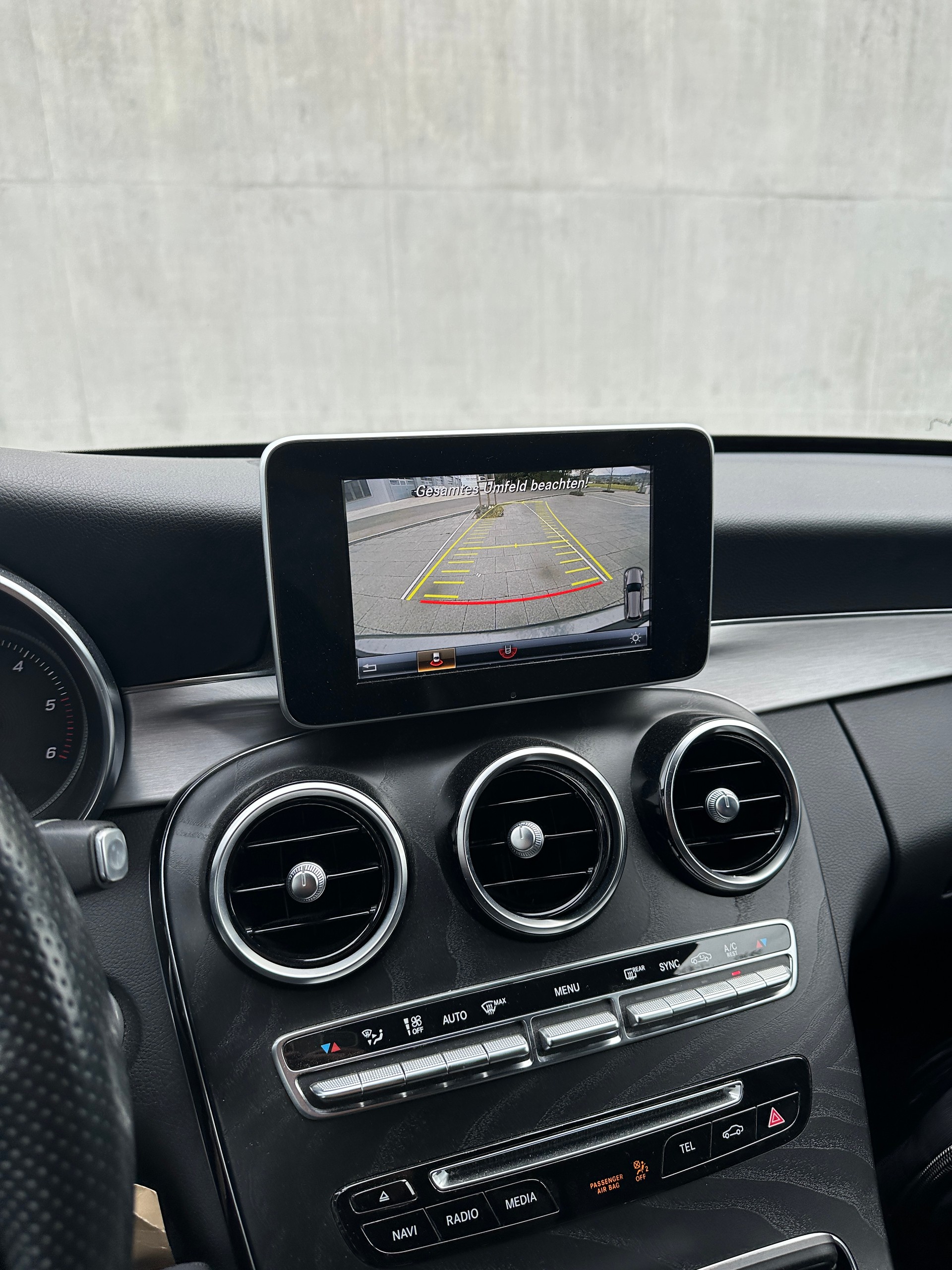 MERCEDES-BENZ C 250 d AMG Line 4Matic 9G-Tronic-image-9