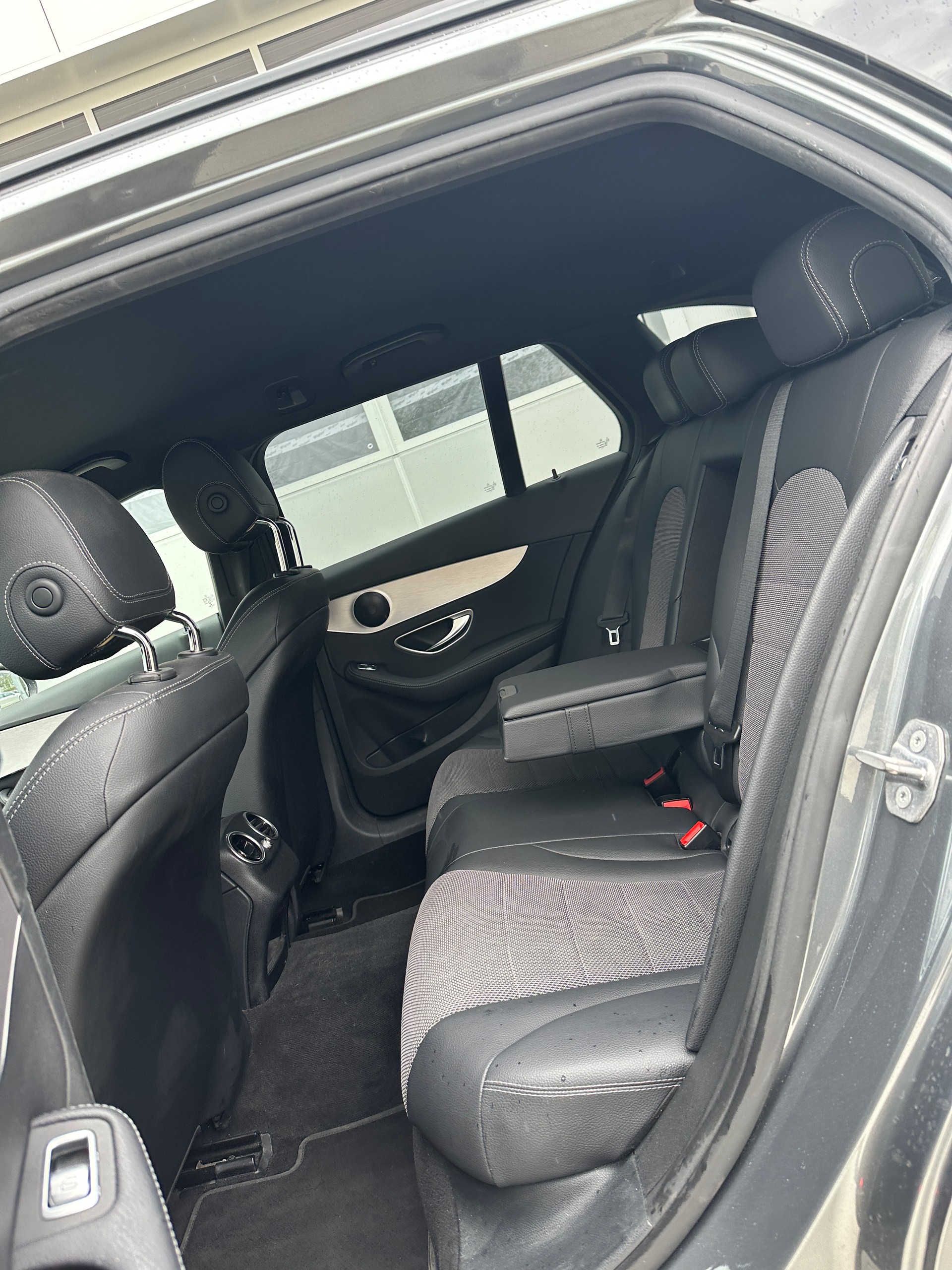 MERCEDES-BENZ C 250 d AMG Line 4Matic 9G-Tronic-image-14