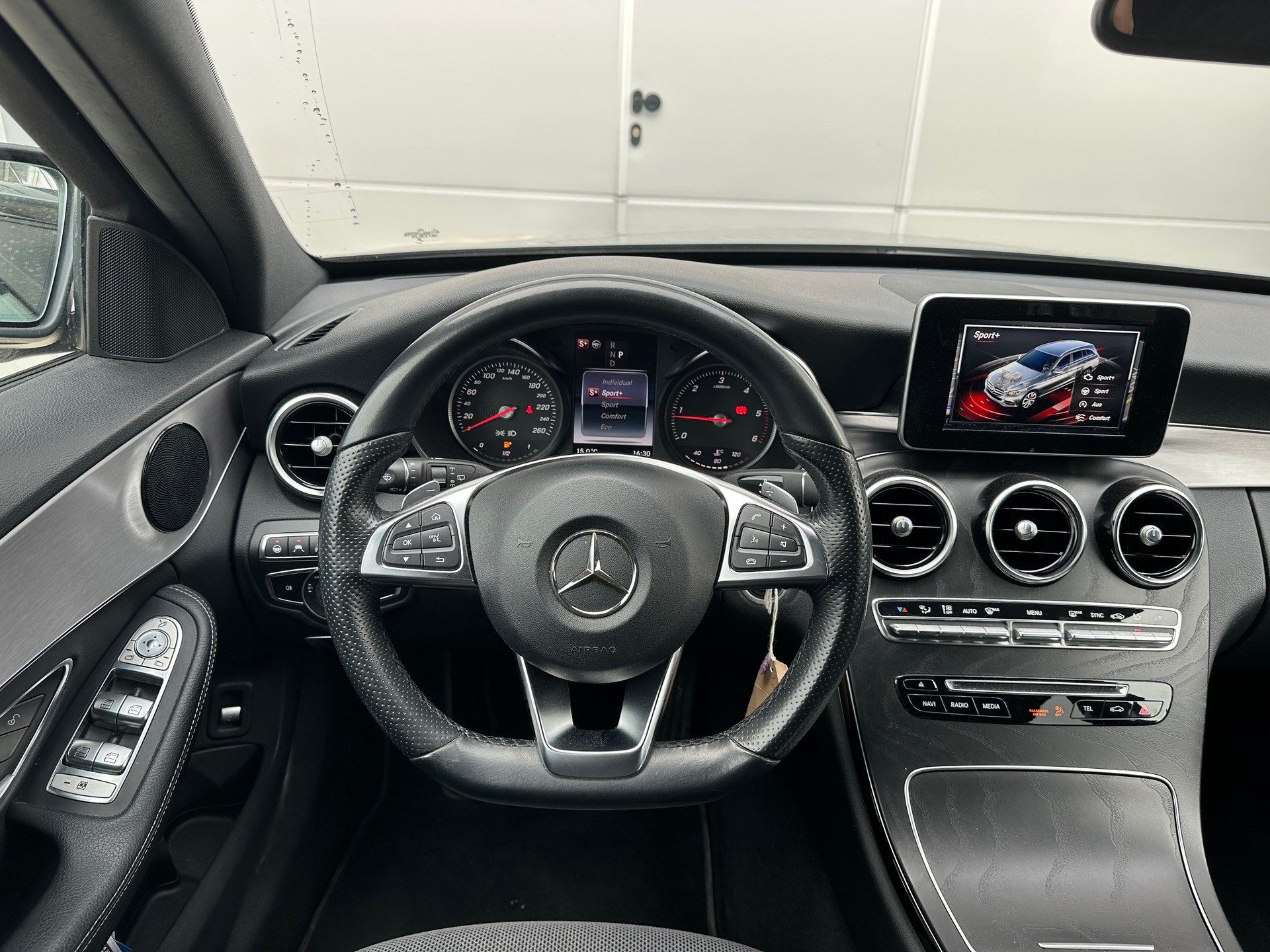 MERCEDES-BENZ C 250 d AMG Line 4Matic 9G-Tronic-image-8