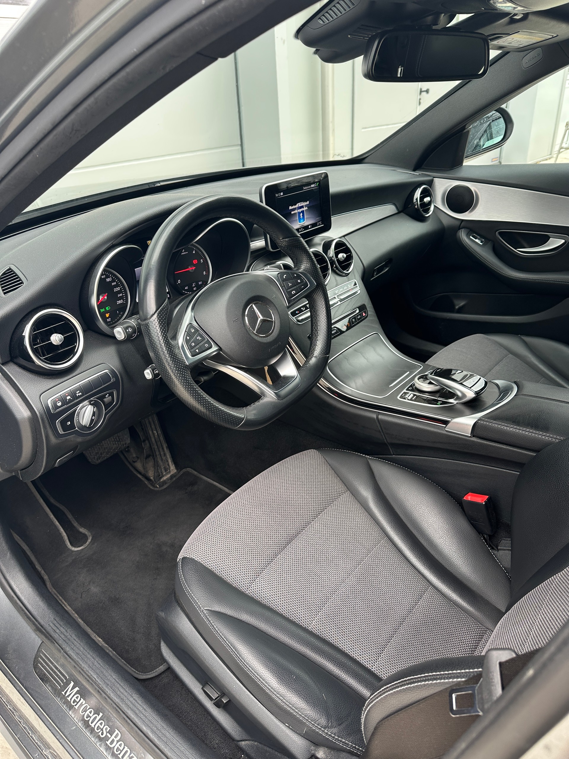 MERCEDES-BENZ C 250 d AMG Line 4Matic 9G-Tronic-image-10