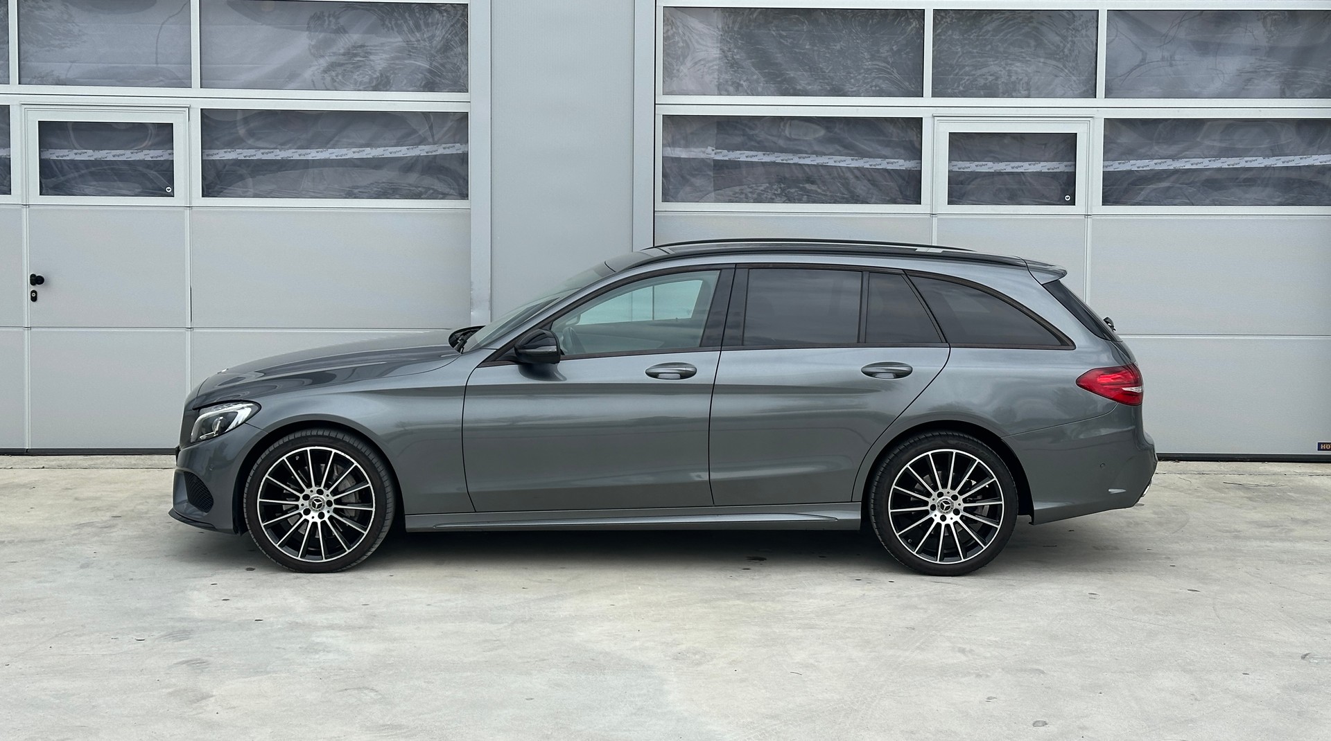 MERCEDES-BENZ C 250 d AMG Line 4Matic 9G-Tronic-image-2