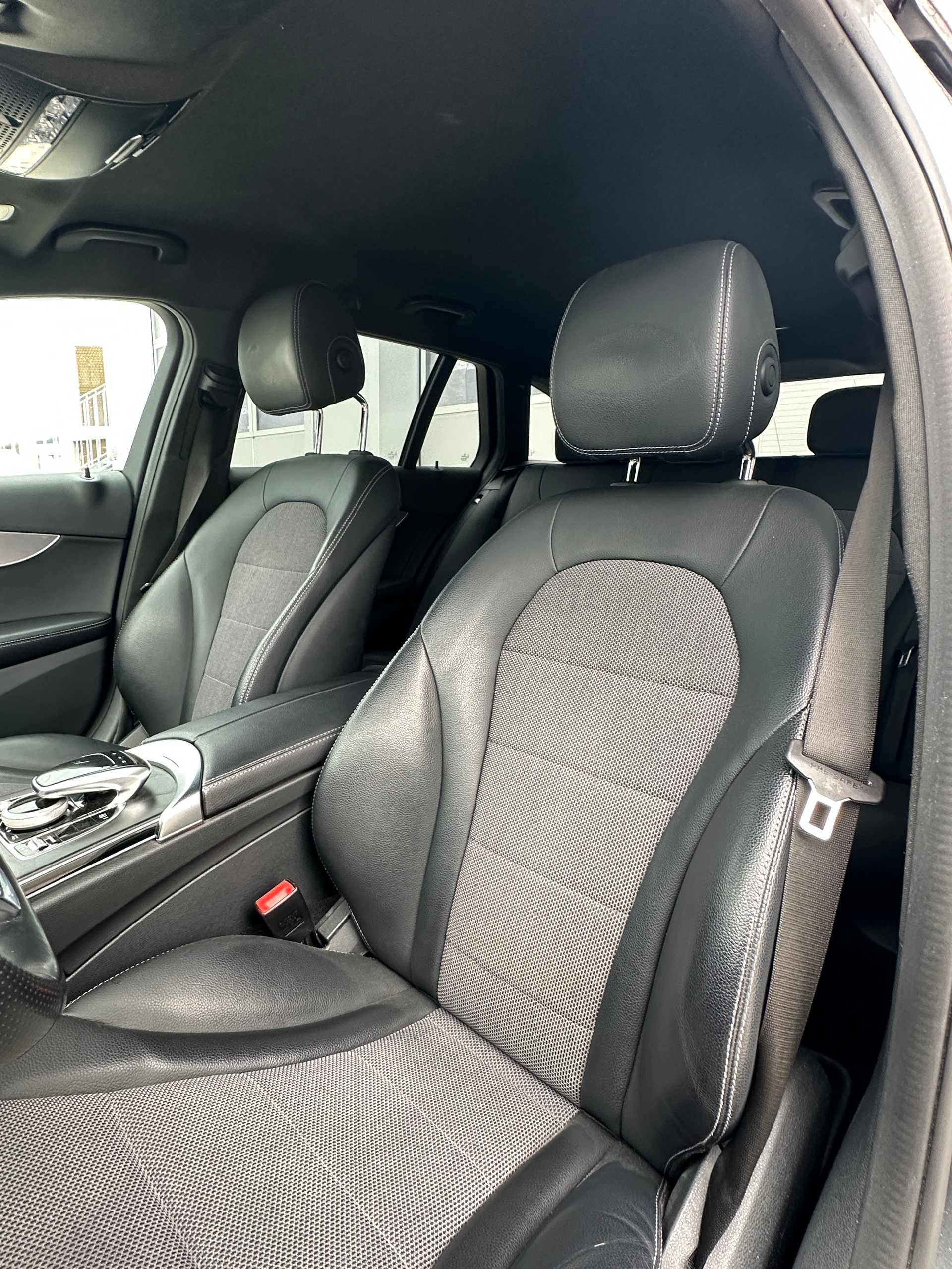 MERCEDES-BENZ C 250 d AMG Line 4Matic 9G-Tronic-image-13