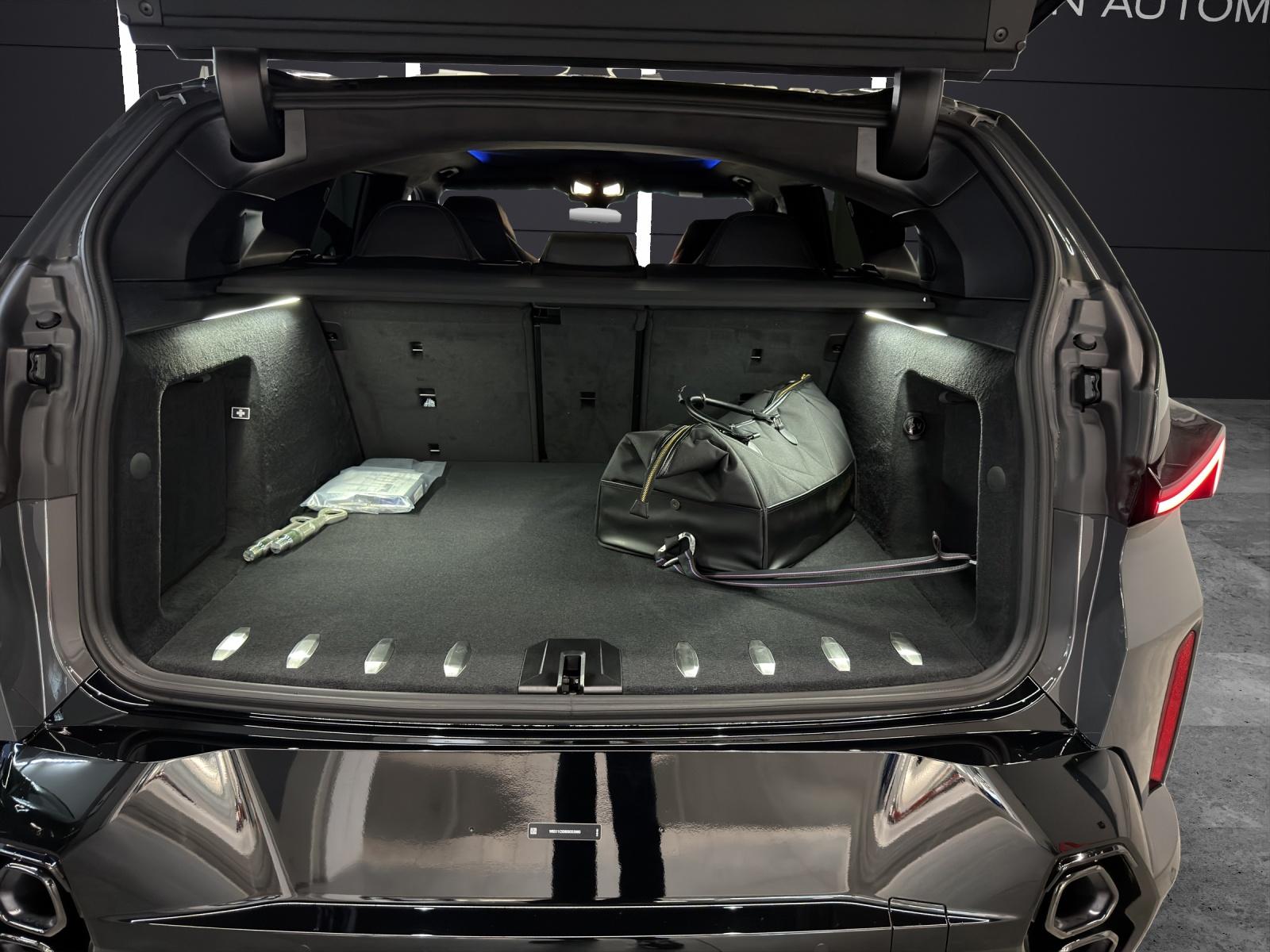 BMW XM 50e Plug-in Hybrid-image-16