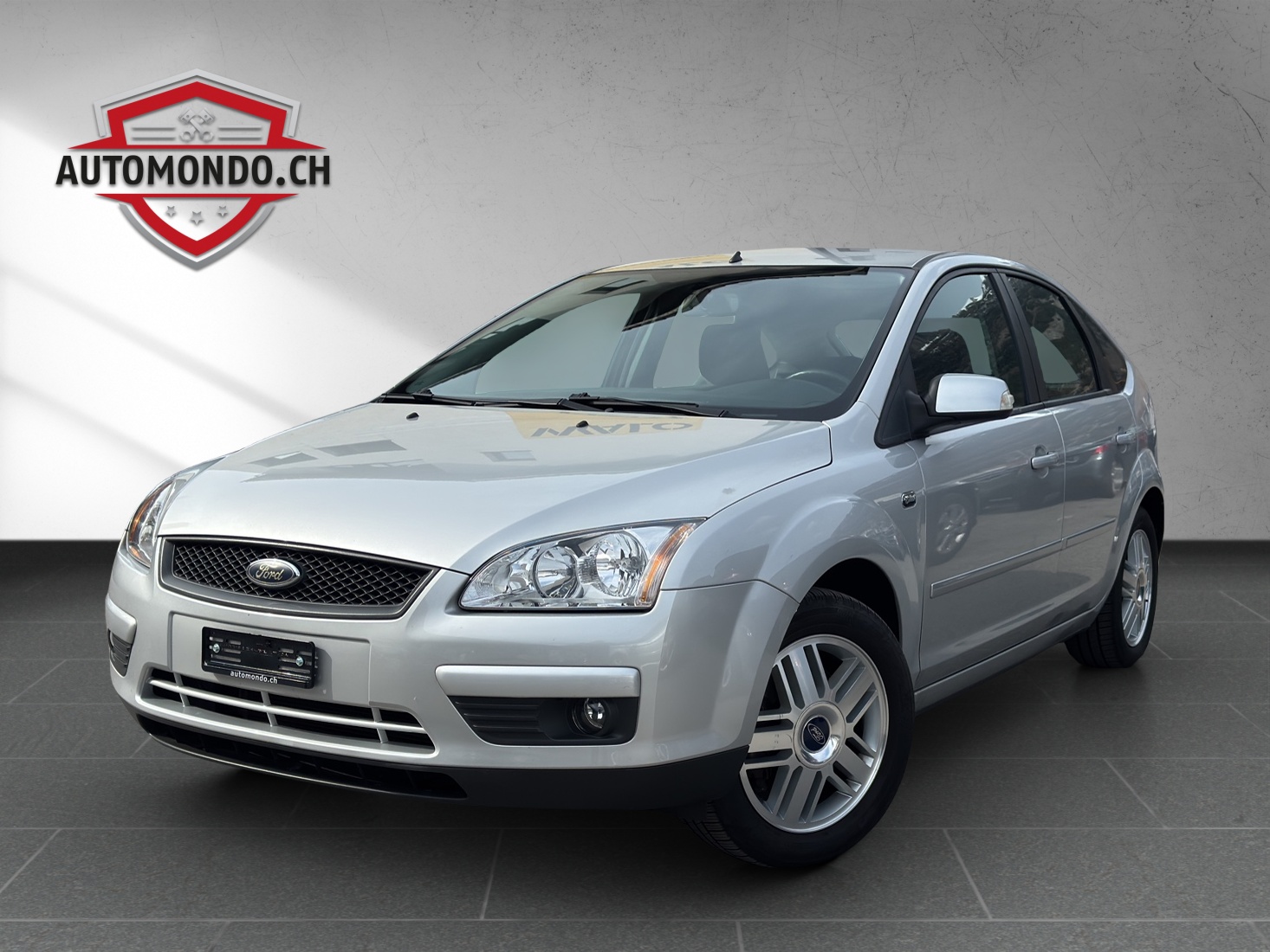 FORD Focus 2.0i Ghia-image-1