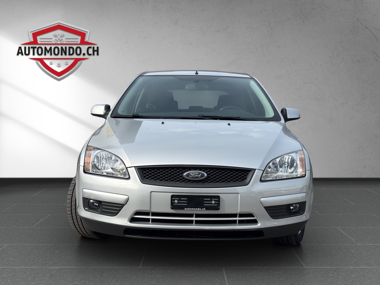 FORD Focus 2.0i Ghia-image-2