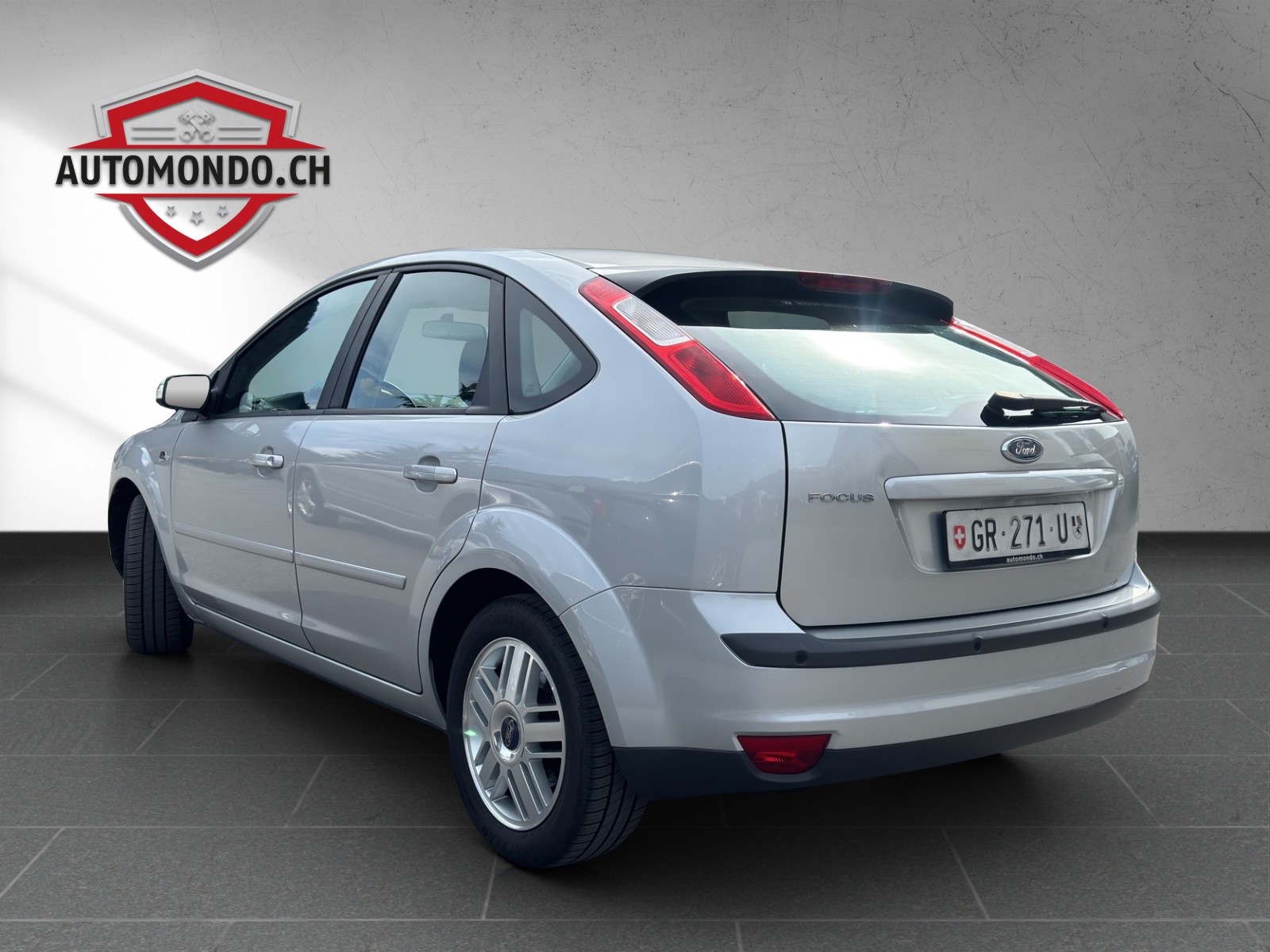 FORD Focus 2.0i Ghia-image-3