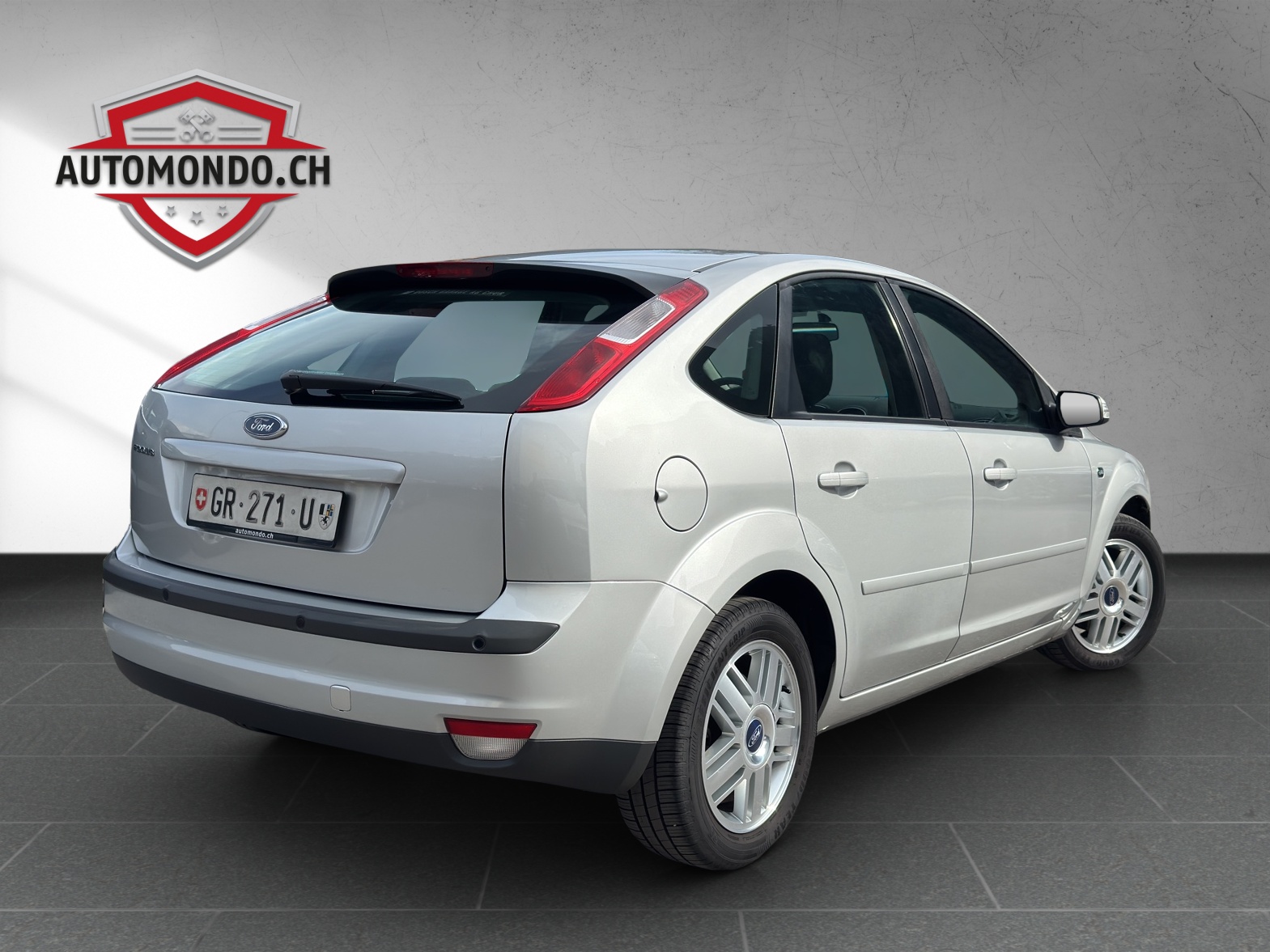 FORD Focus 2.0i Ghia-image-4