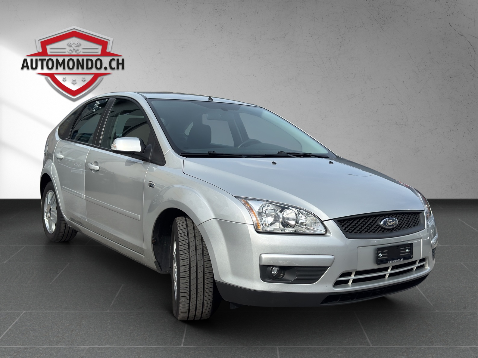 FORD Focus 2.0i Ghia-image-0