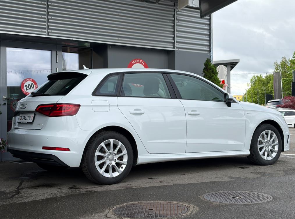 AUDI A3 Sportback 1.4 e-tron Ambition S-tronic-image-2