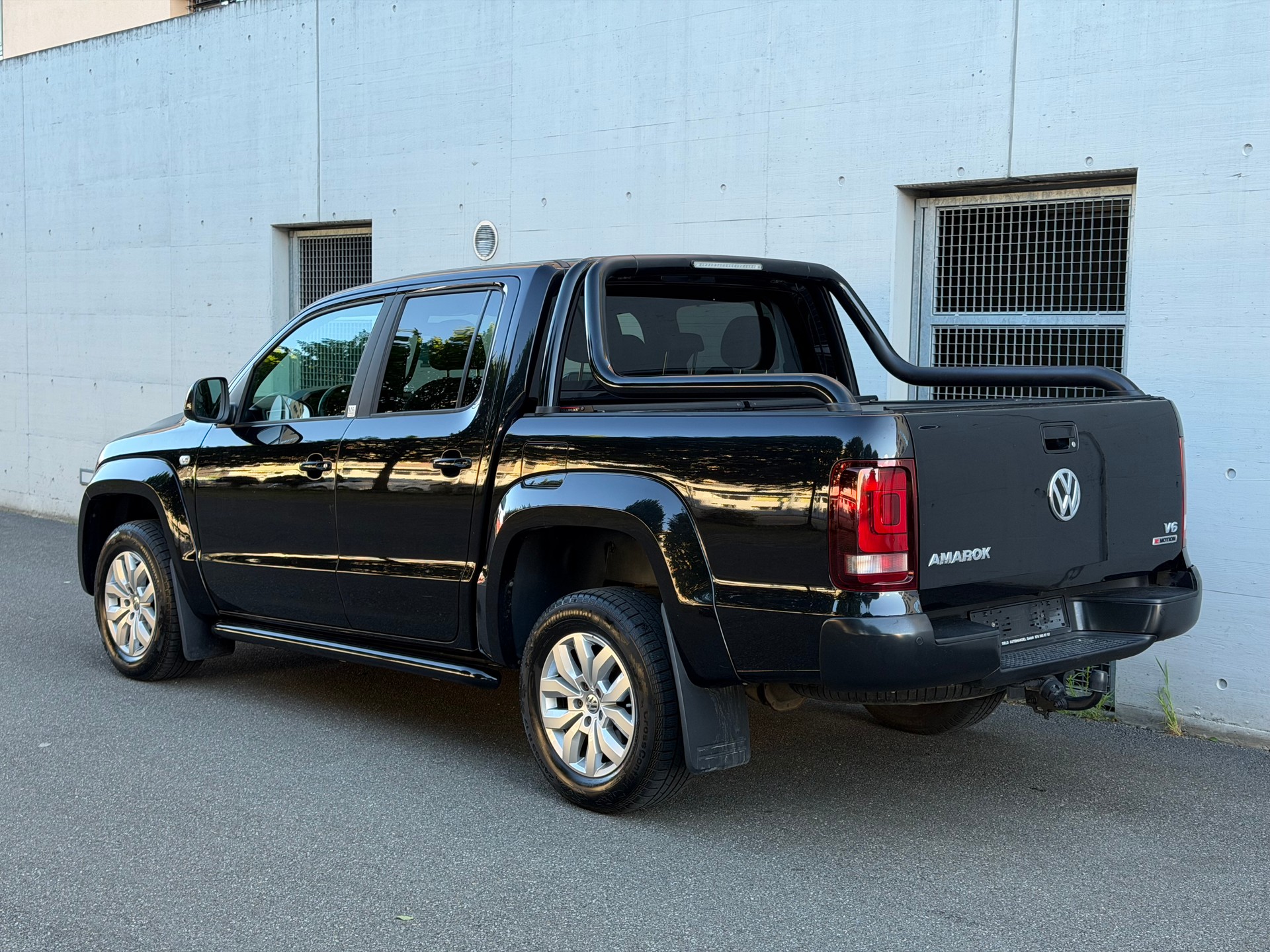 VW Amarok 3.0TDI Crossline 4Motion Automatic-image-4