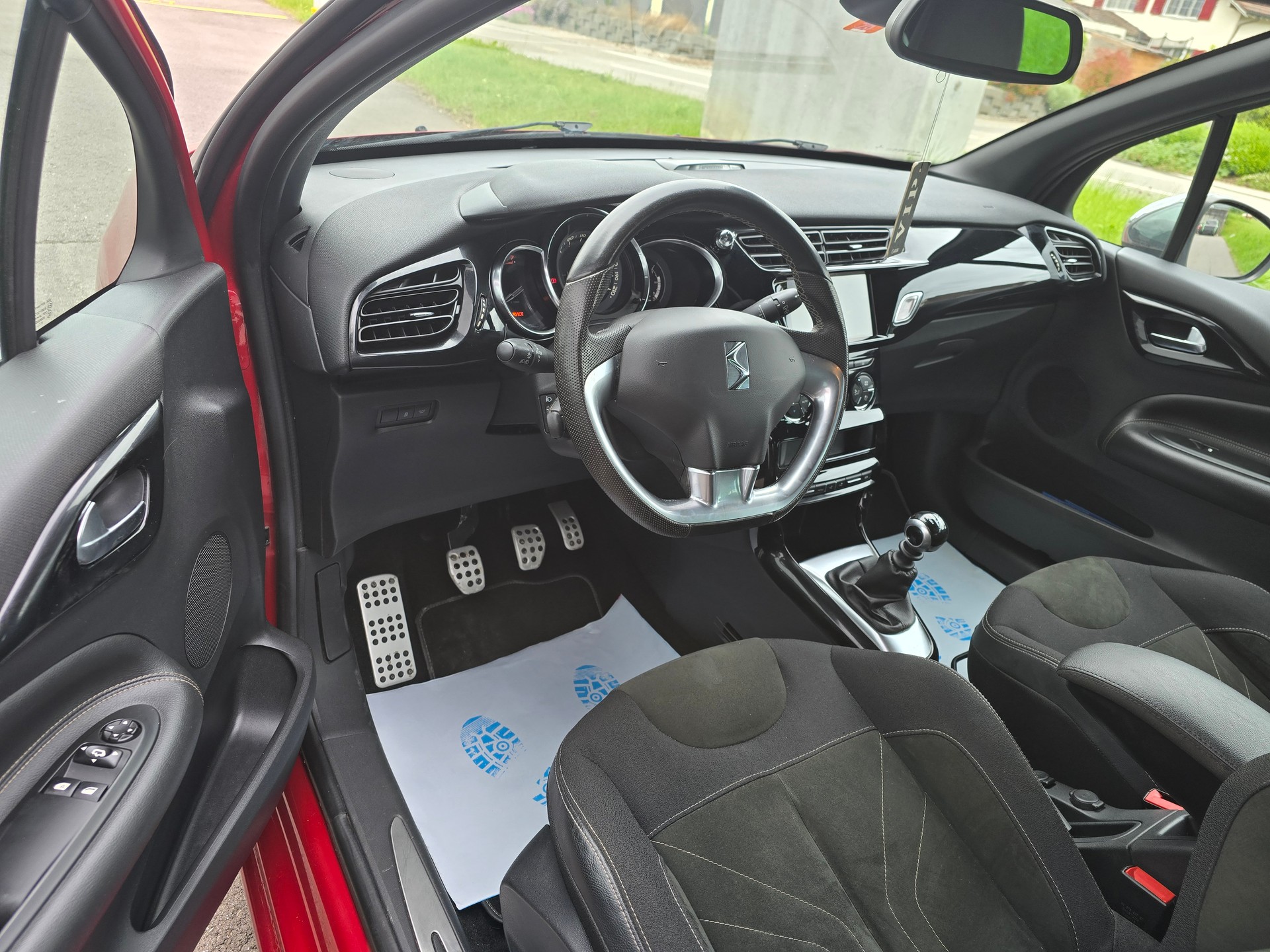 DS AUTOMOBILES DS 3 1.2 PureTech SO Chic-image-2