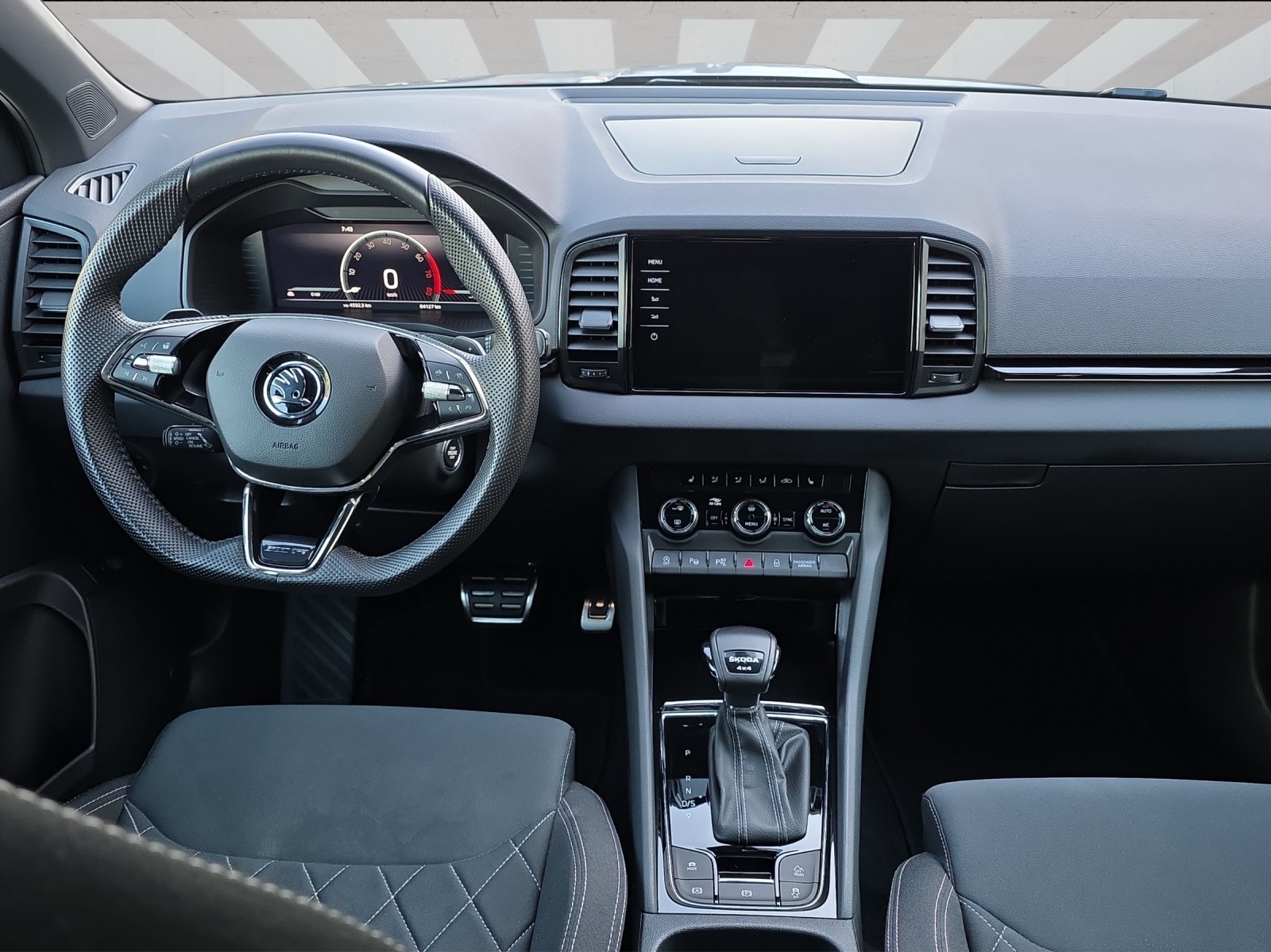 SKODA Karoq 2.0 TSI SportLine 4x4 DSG-image-6