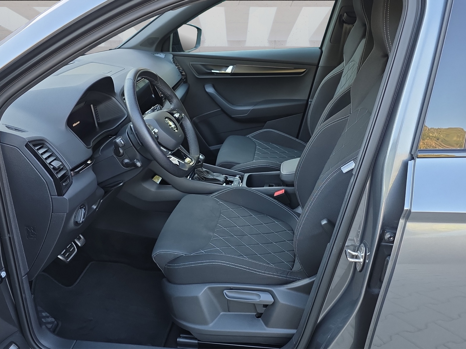 SKODA Karoq 2.0 TSI SportLine 4x4 DSG-image-4
