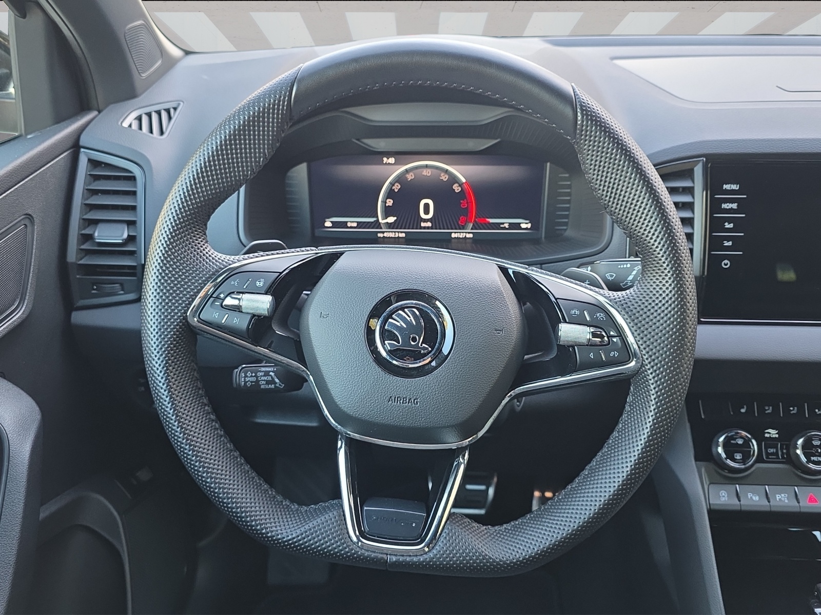 SKODA Karoq 2.0 TSI SportLine 4x4 DSG-image-5
