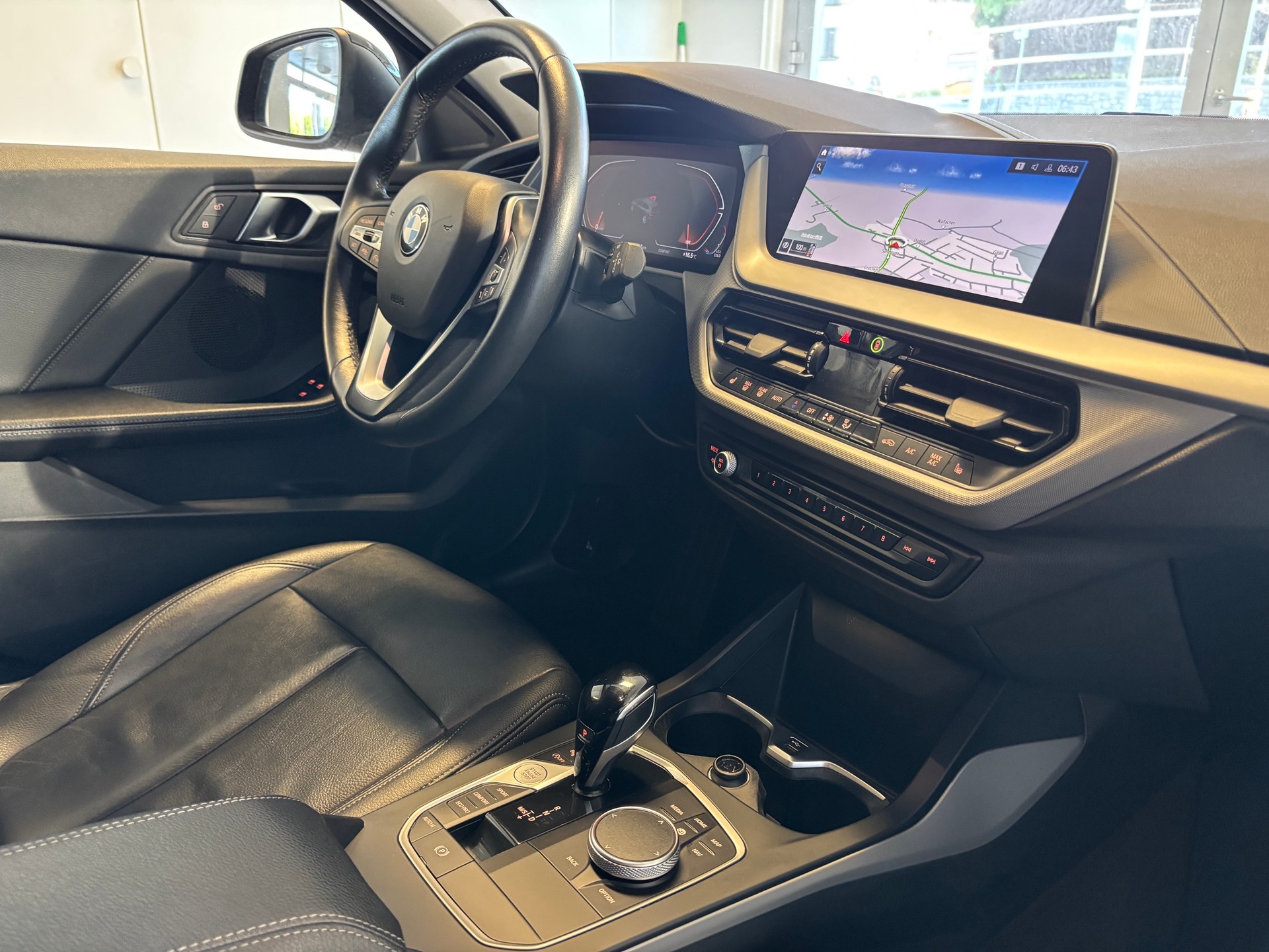 BMW 118i Steptronic-image-8