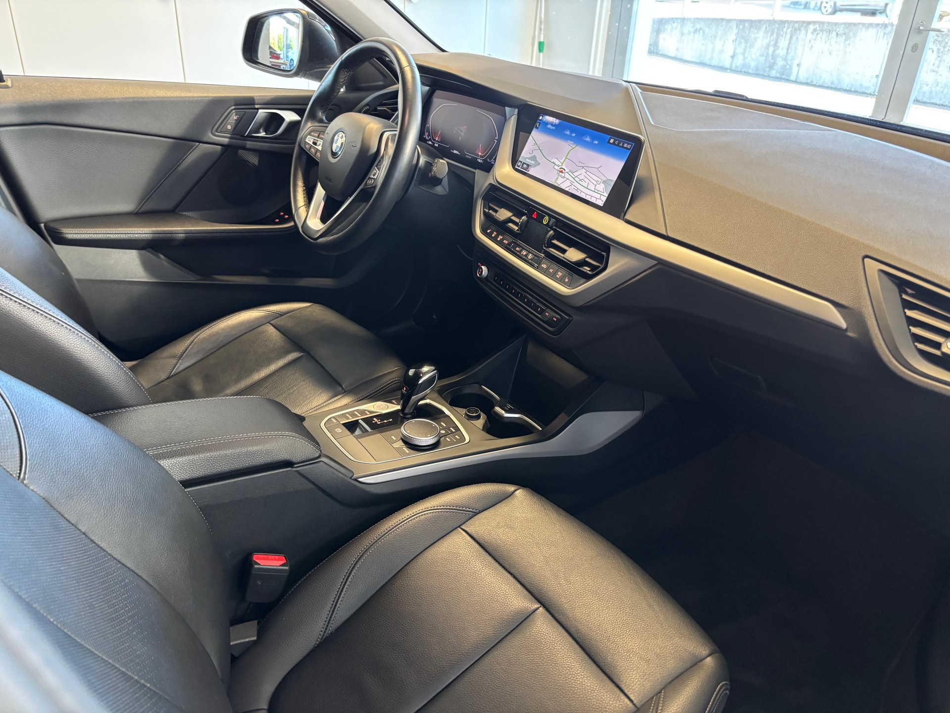 BMW 118i Steptronic-image-7