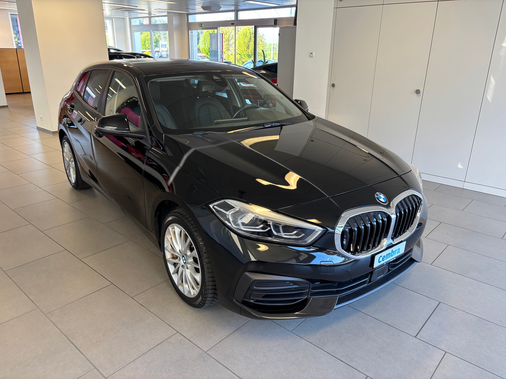 BMW 118i Steptronic-showroom-element-1