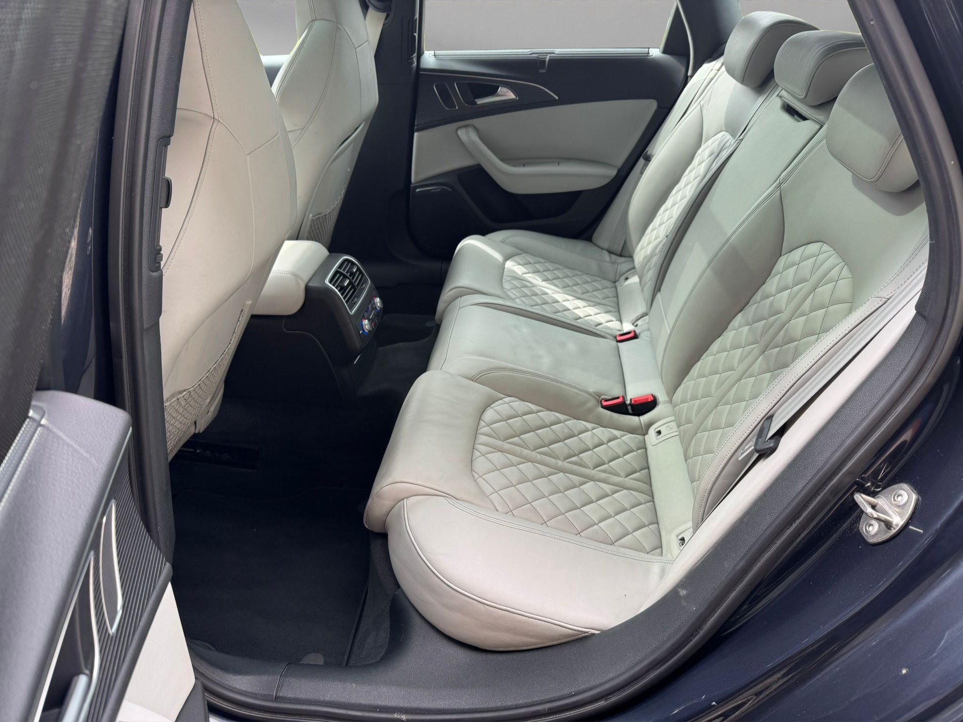 AUDI S6 Avant 4.0 TFSI V8 quattro S-tronic-image-13