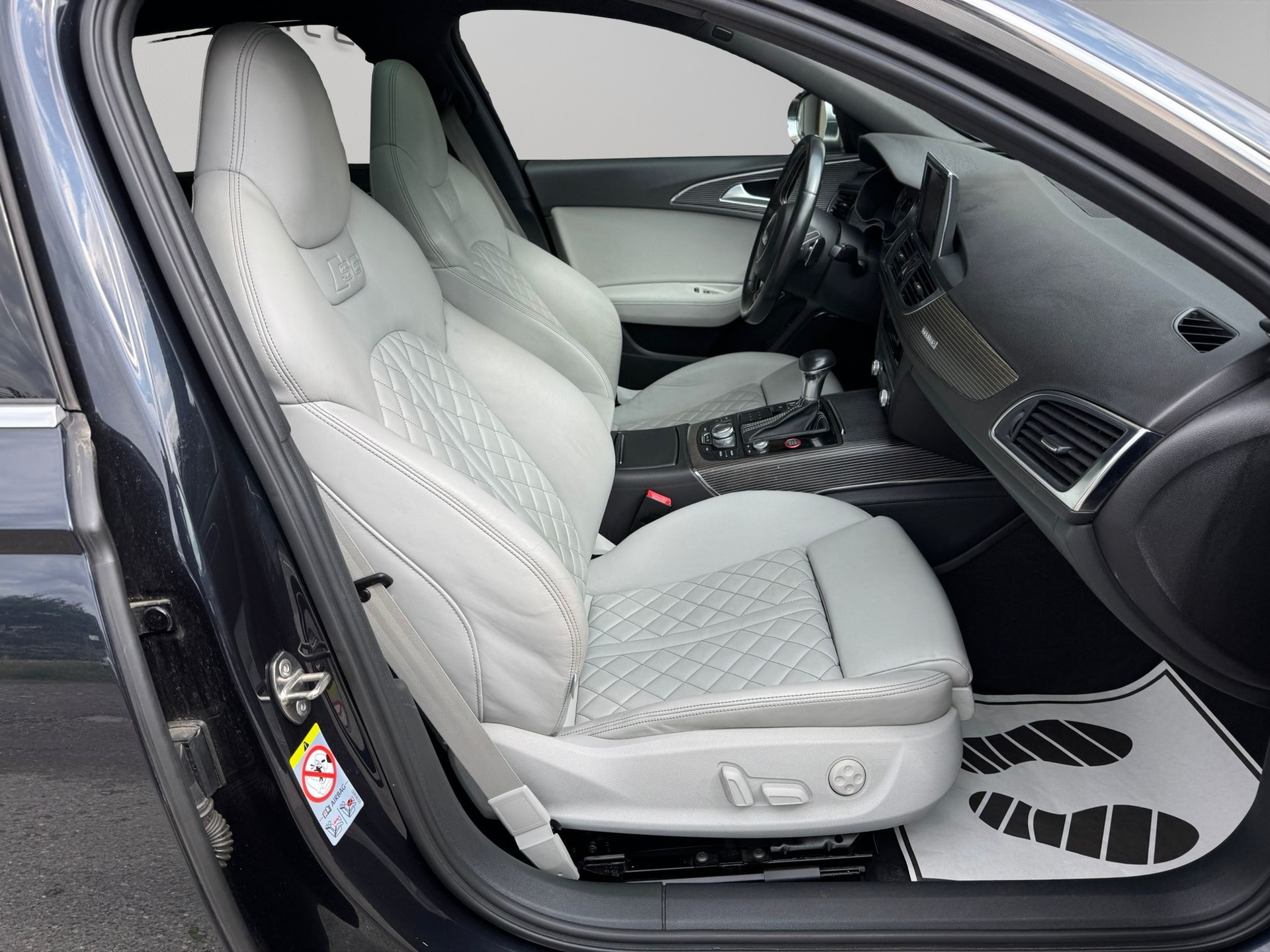 AUDI S6 Avant 4.0 TFSI V8 quattro S-tronic-image-12