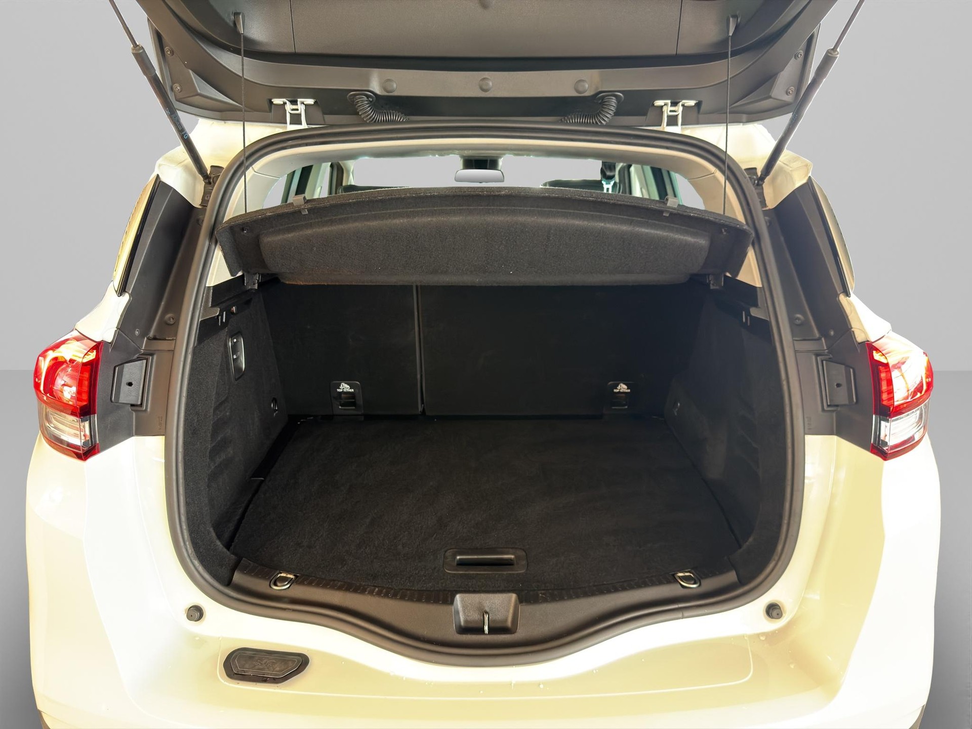 RENAULT Scénic 1.6 dCi 160 Bose EDC-image-9