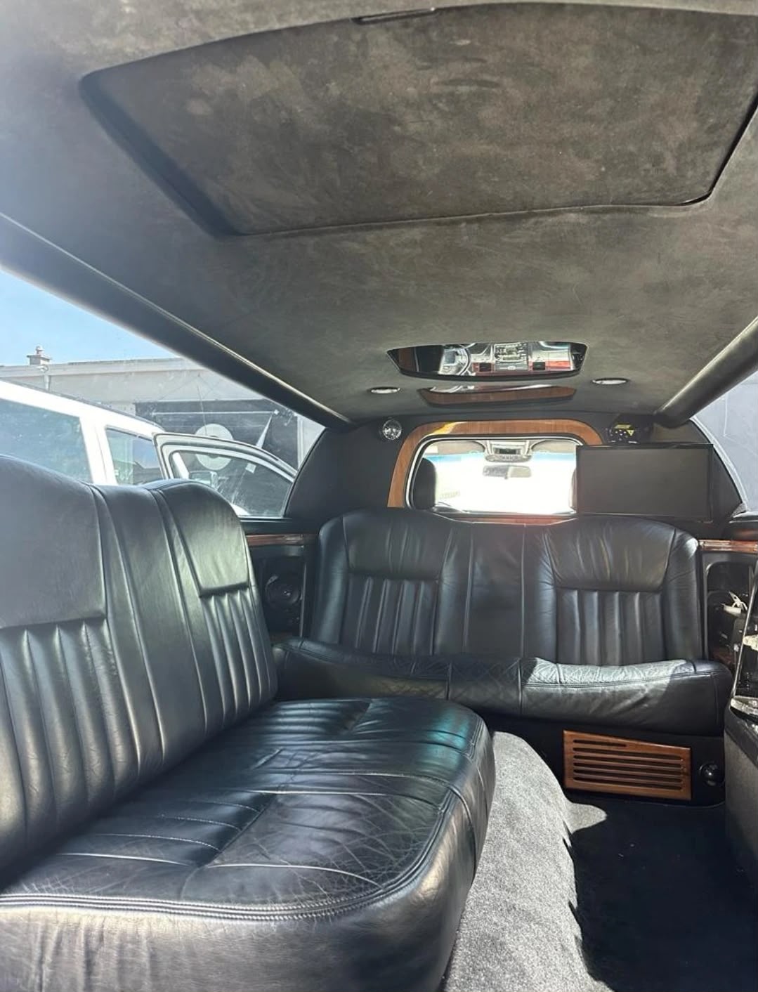 LINCOLN Town Car-image-5