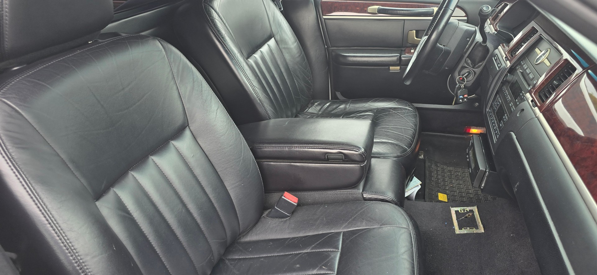 LINCOLN Town Car-image-4