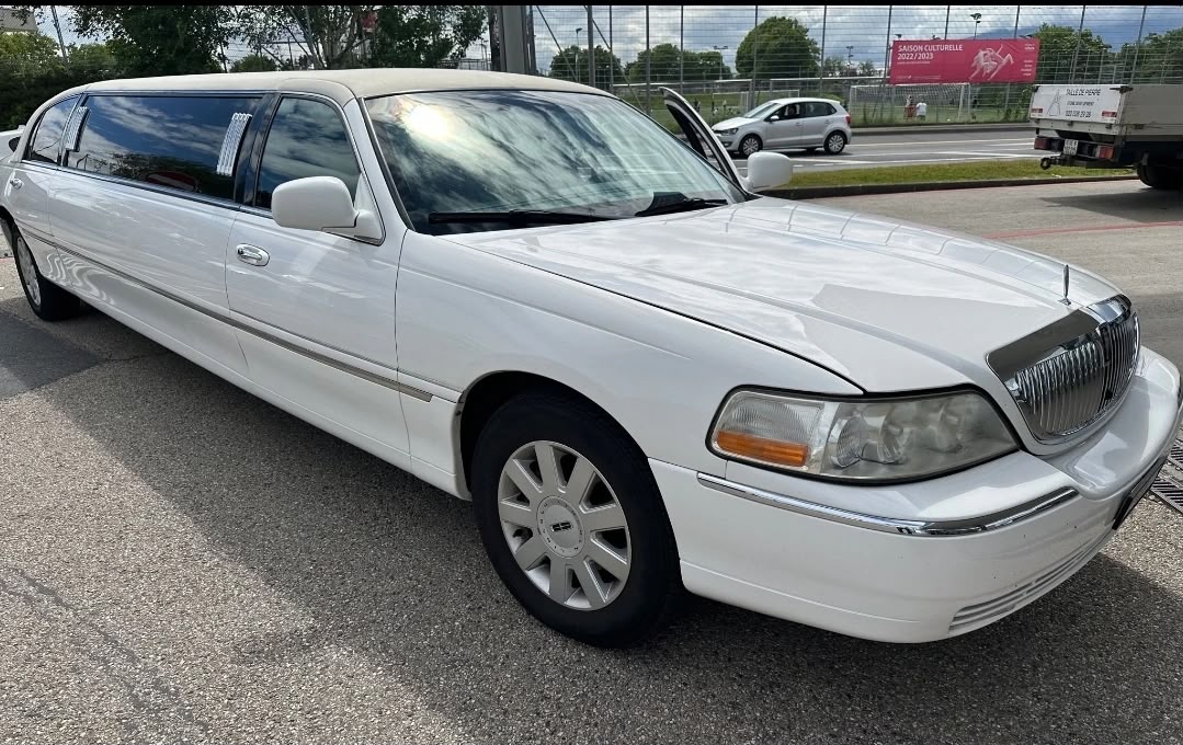 LINCOLN Town Car-image-0