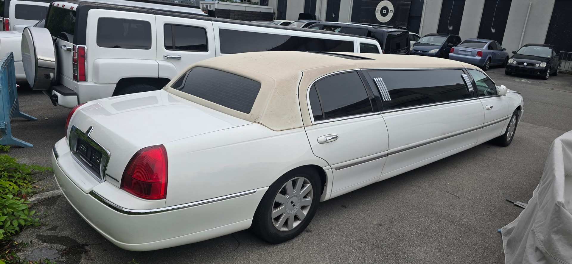 LINCOLN Town Car-image-1