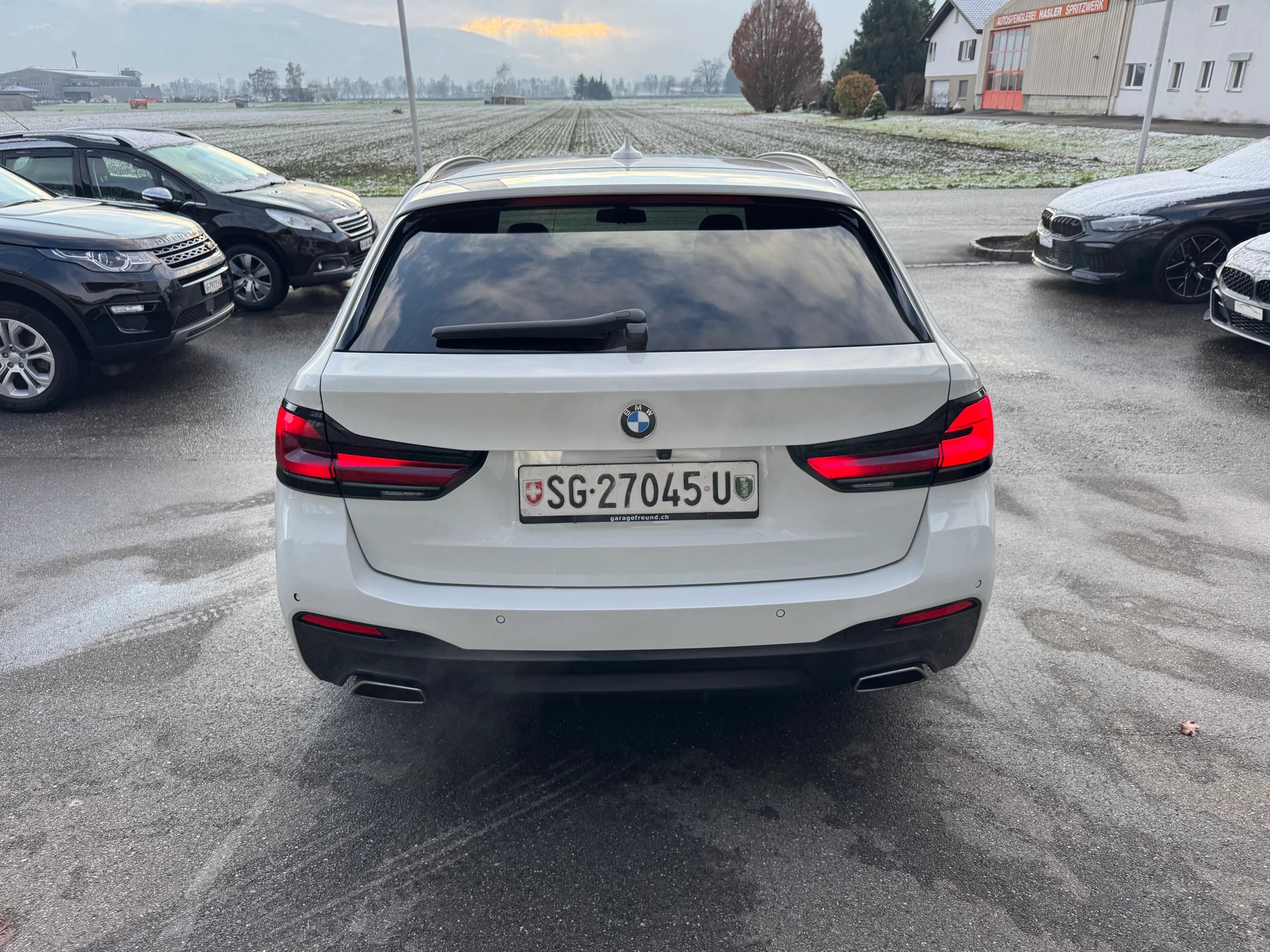 BMW 520d xDrive 48V Touring M Sport Steptronic-image-8