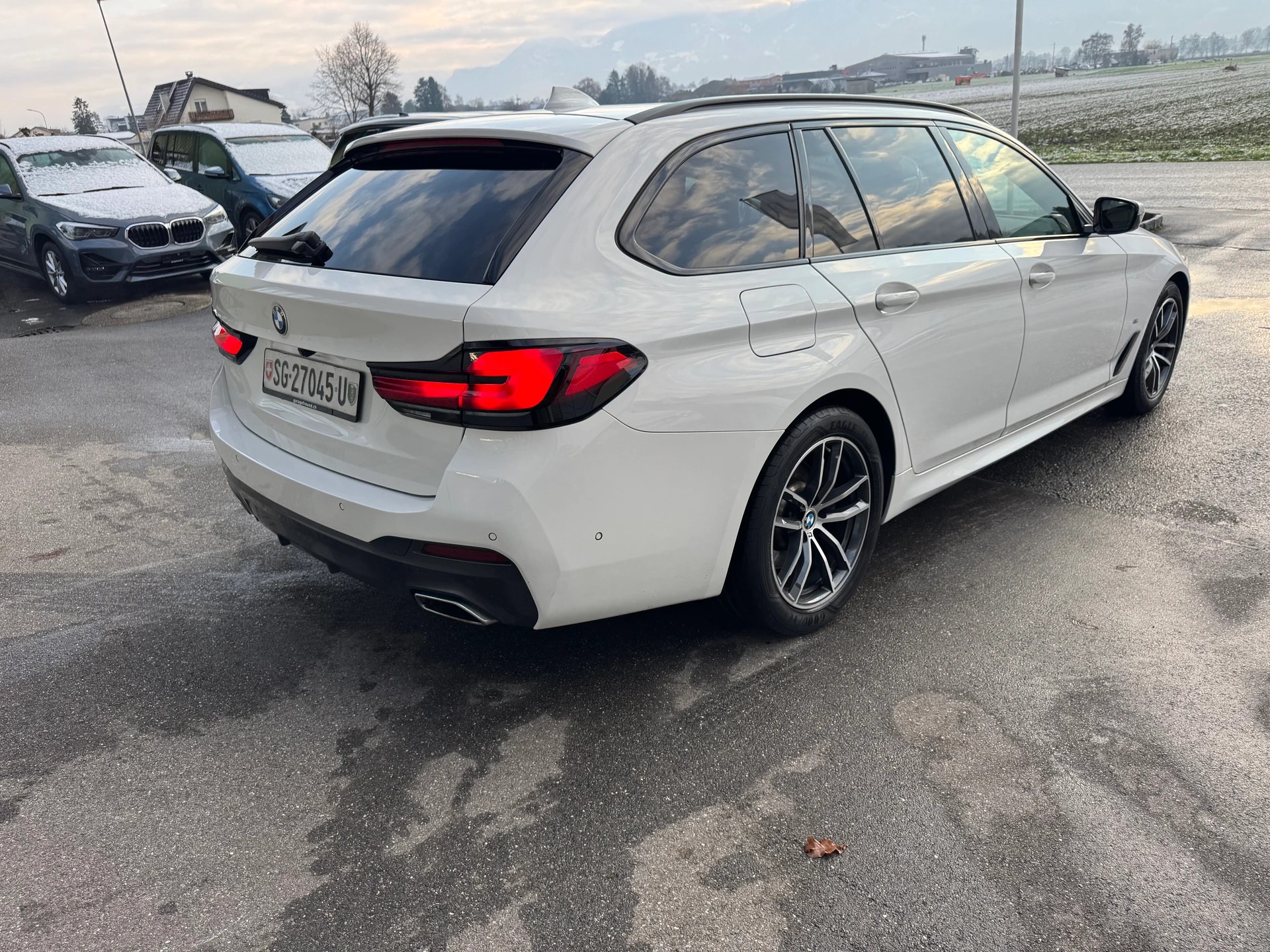 BMW 520d xDrive 48V Touring M Sport Steptronic-image-9