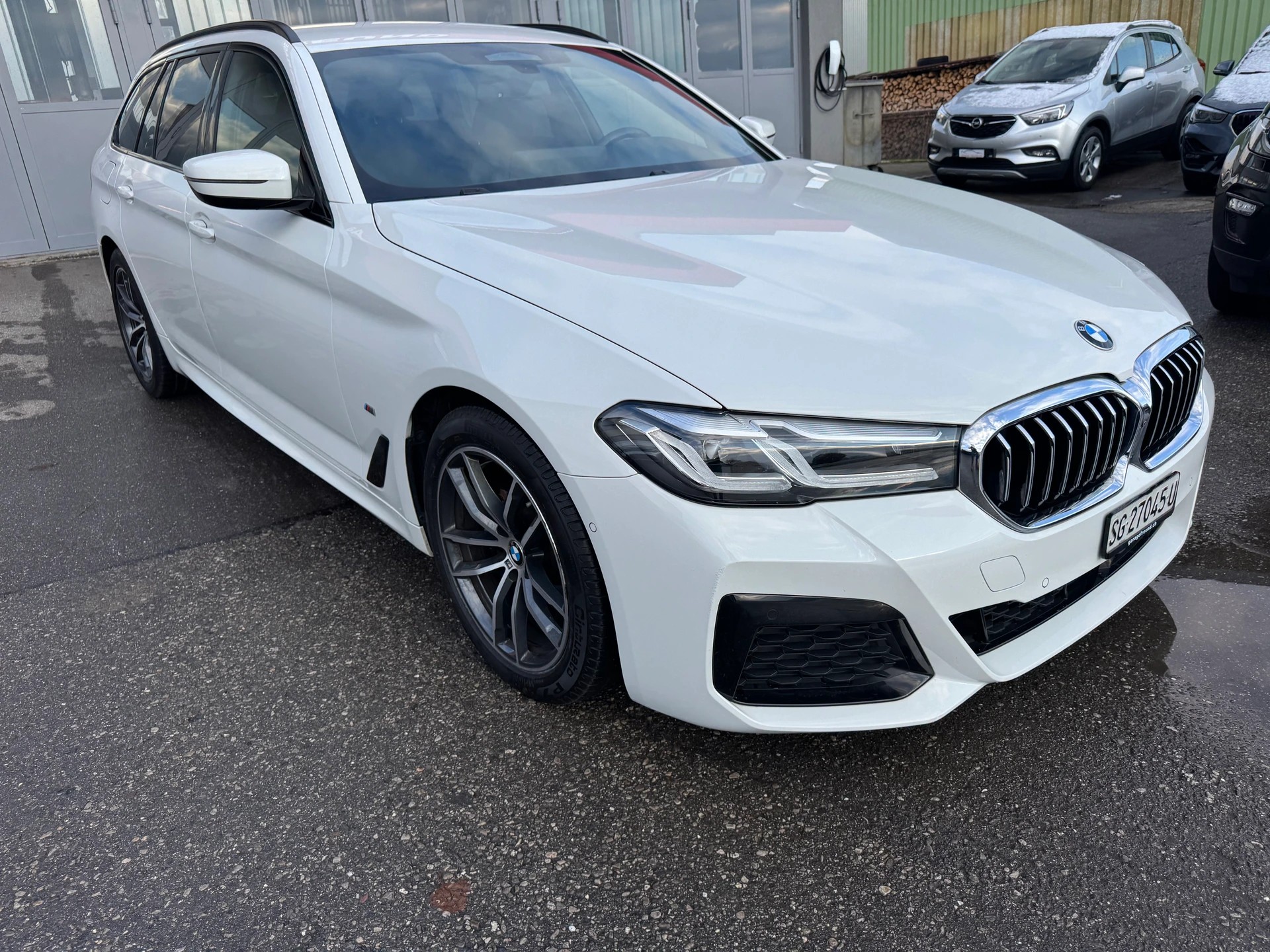 BMW 520d xDrive 48V Touring M Sport Steptronic-image-1