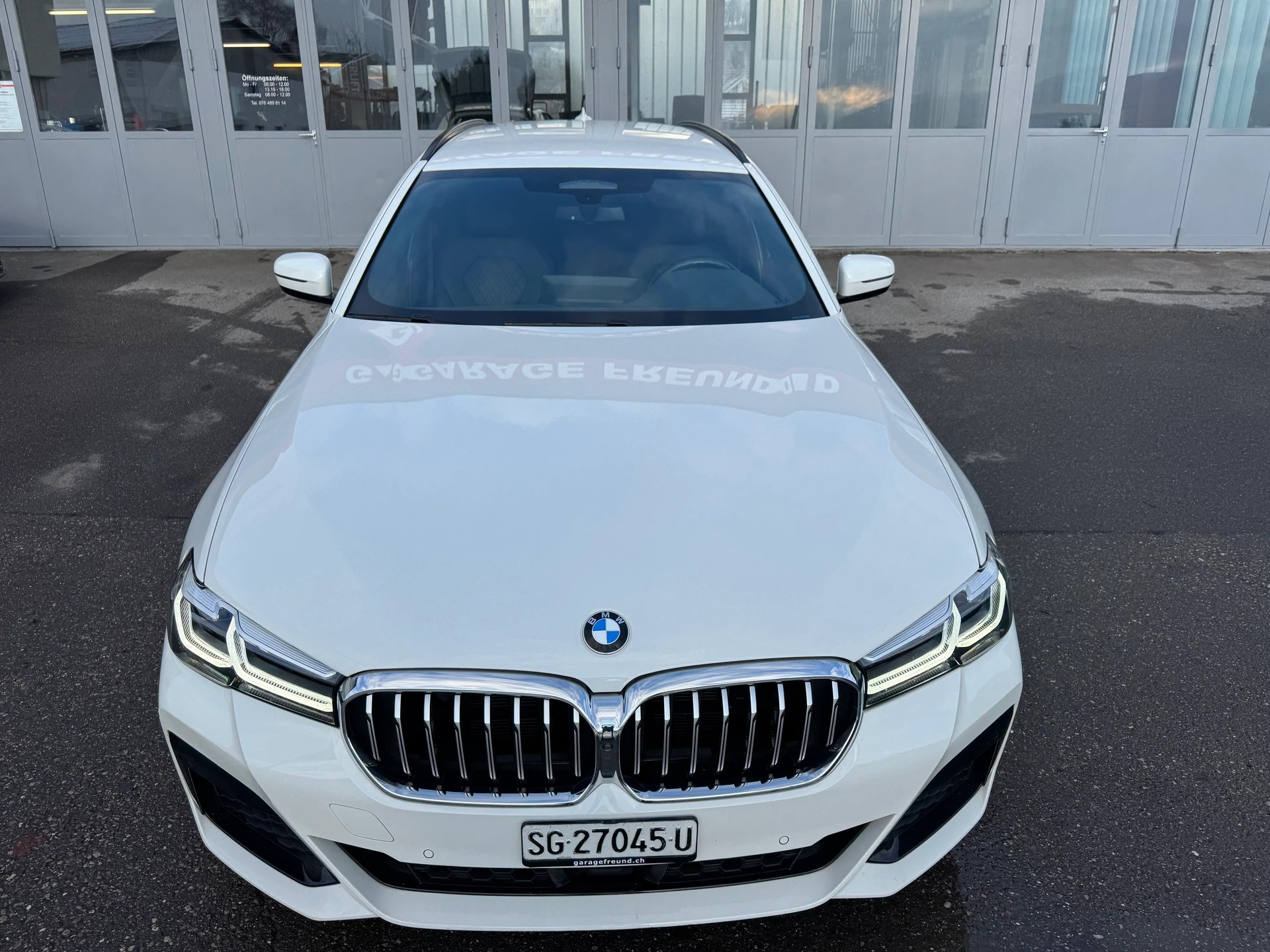 BMW 520d xDrive 48V Touring M Sport Steptronic-image-11