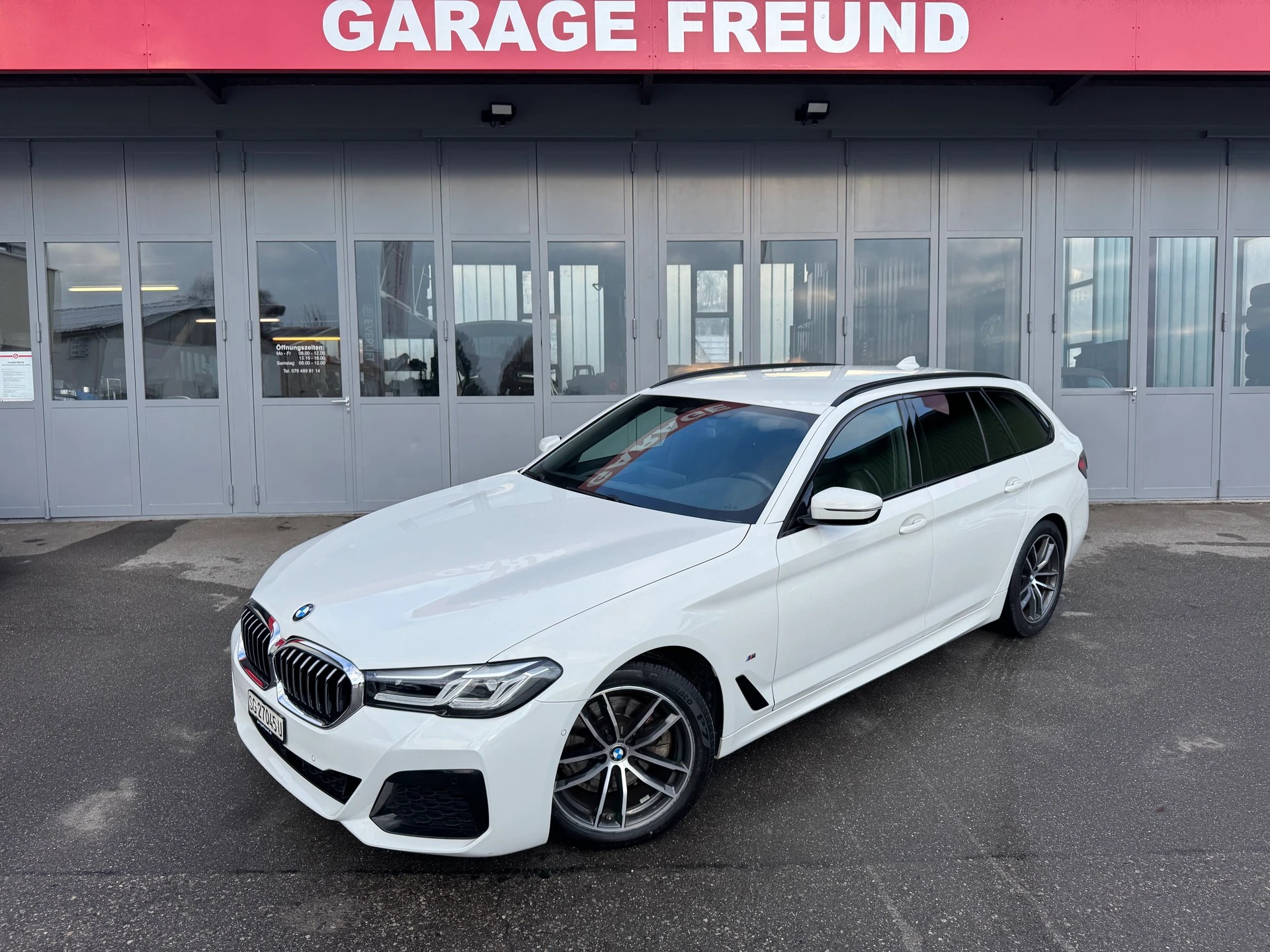 BMW 520d xDrive 48V Touring M Sport Steptronic-image-3