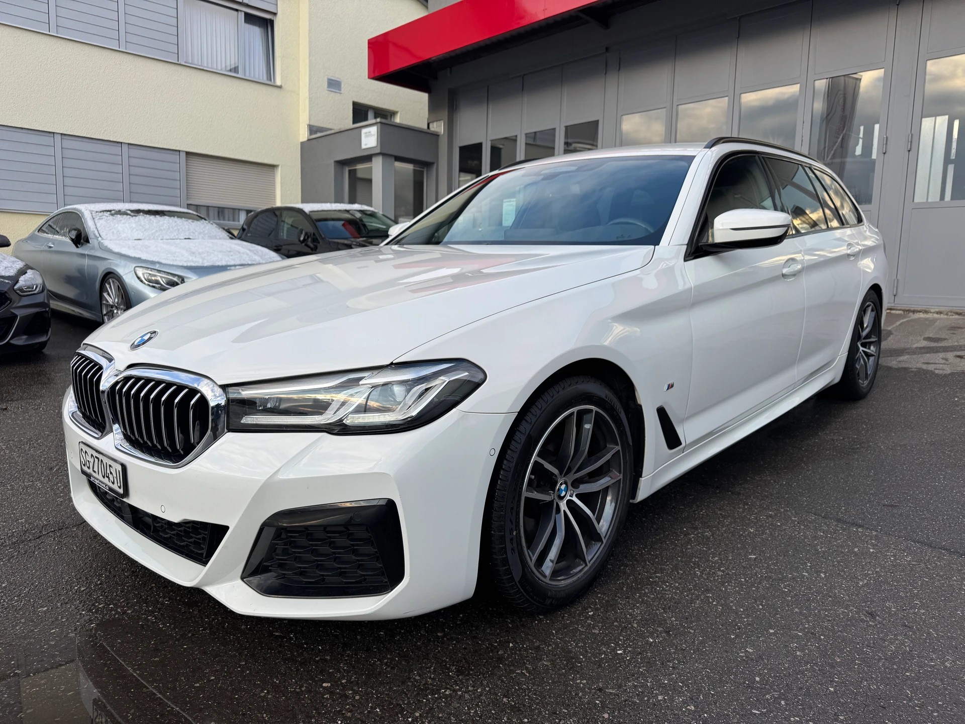 BMW 520d xDrive 48V Touring M Sport Steptronic-image-5