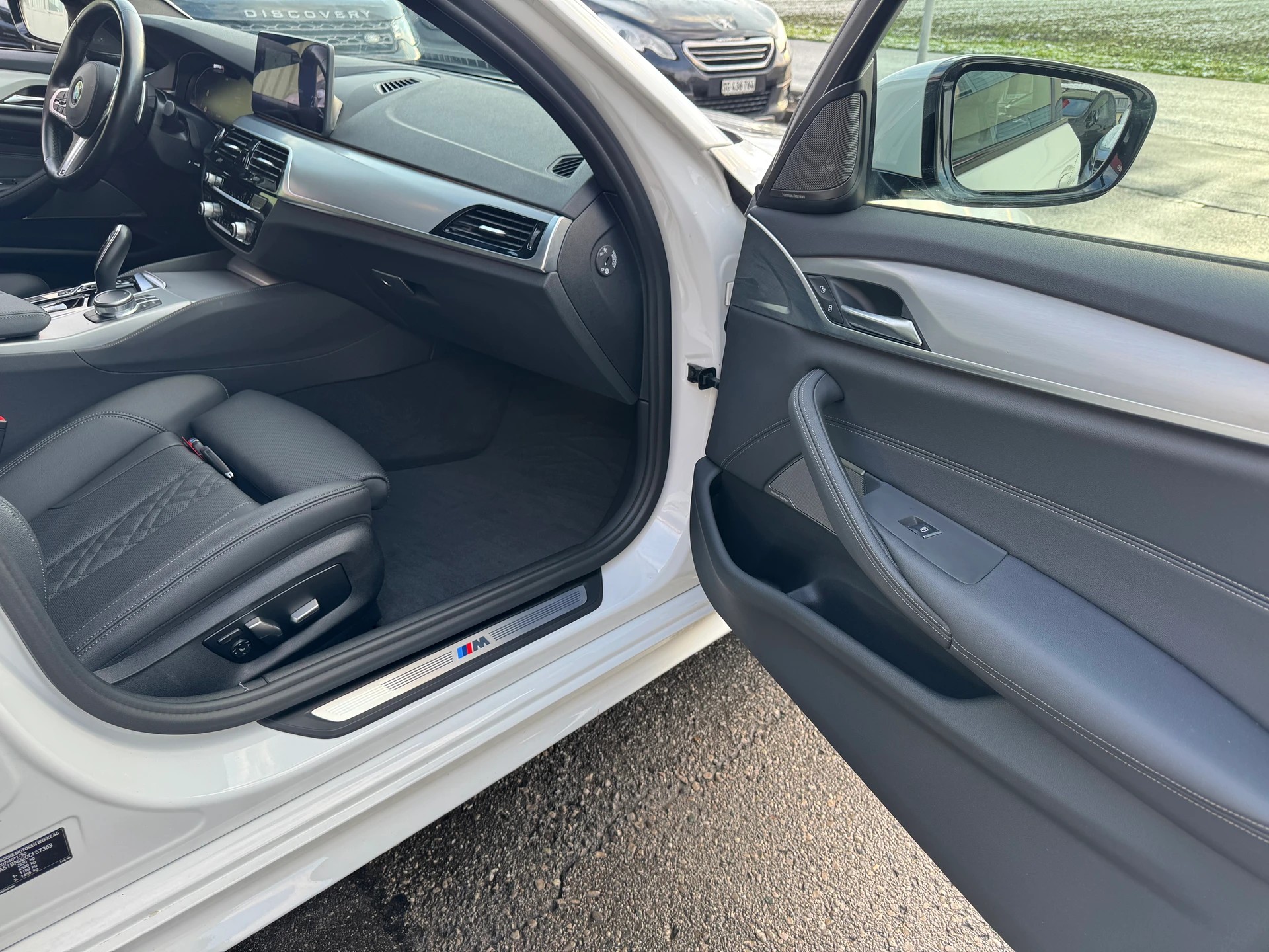 BMW 520d xDrive 48V Touring M Sport Steptronic-image-14