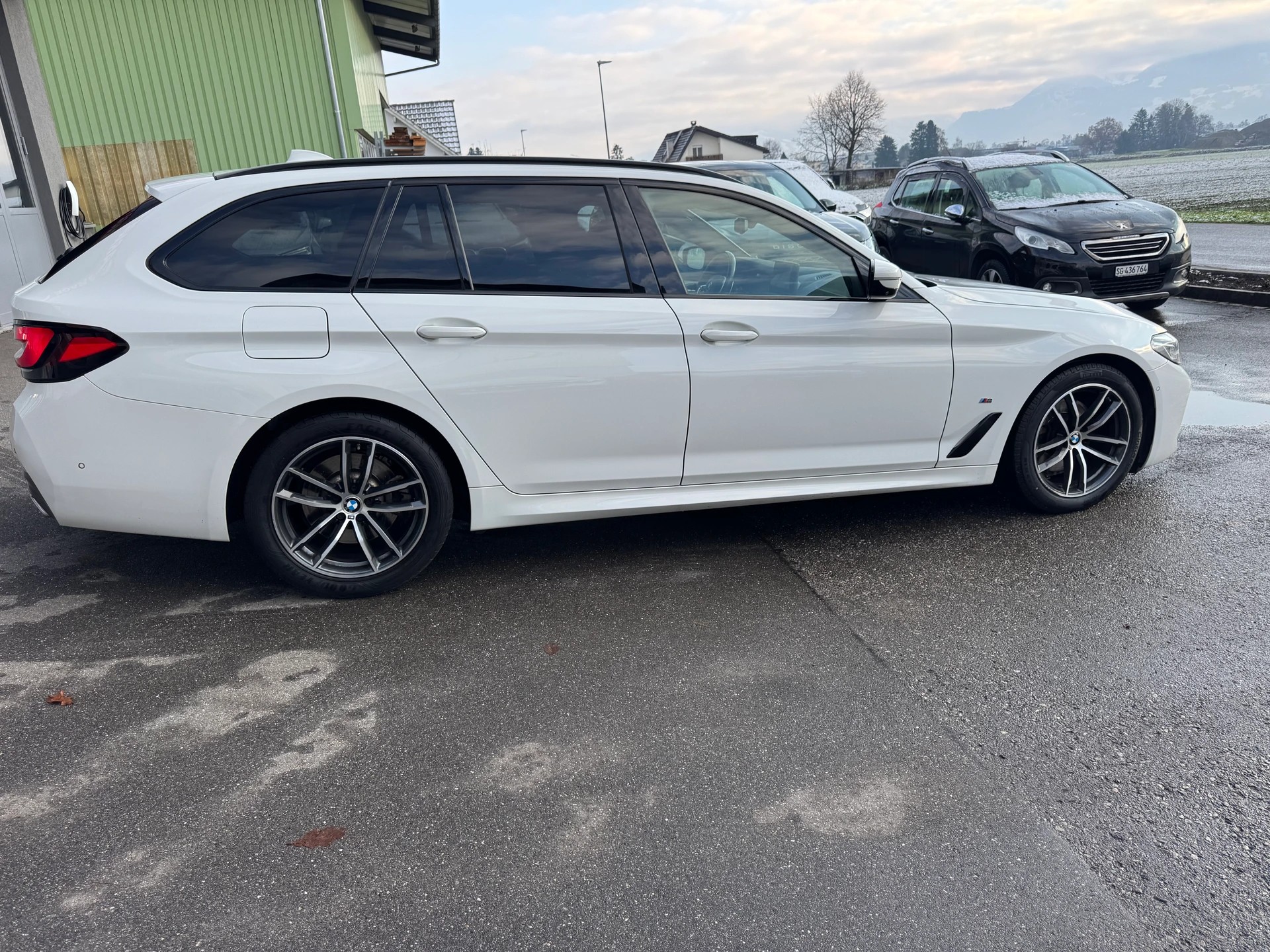 BMW 520d xDrive 48V Touring M Sport Steptronic-image-10