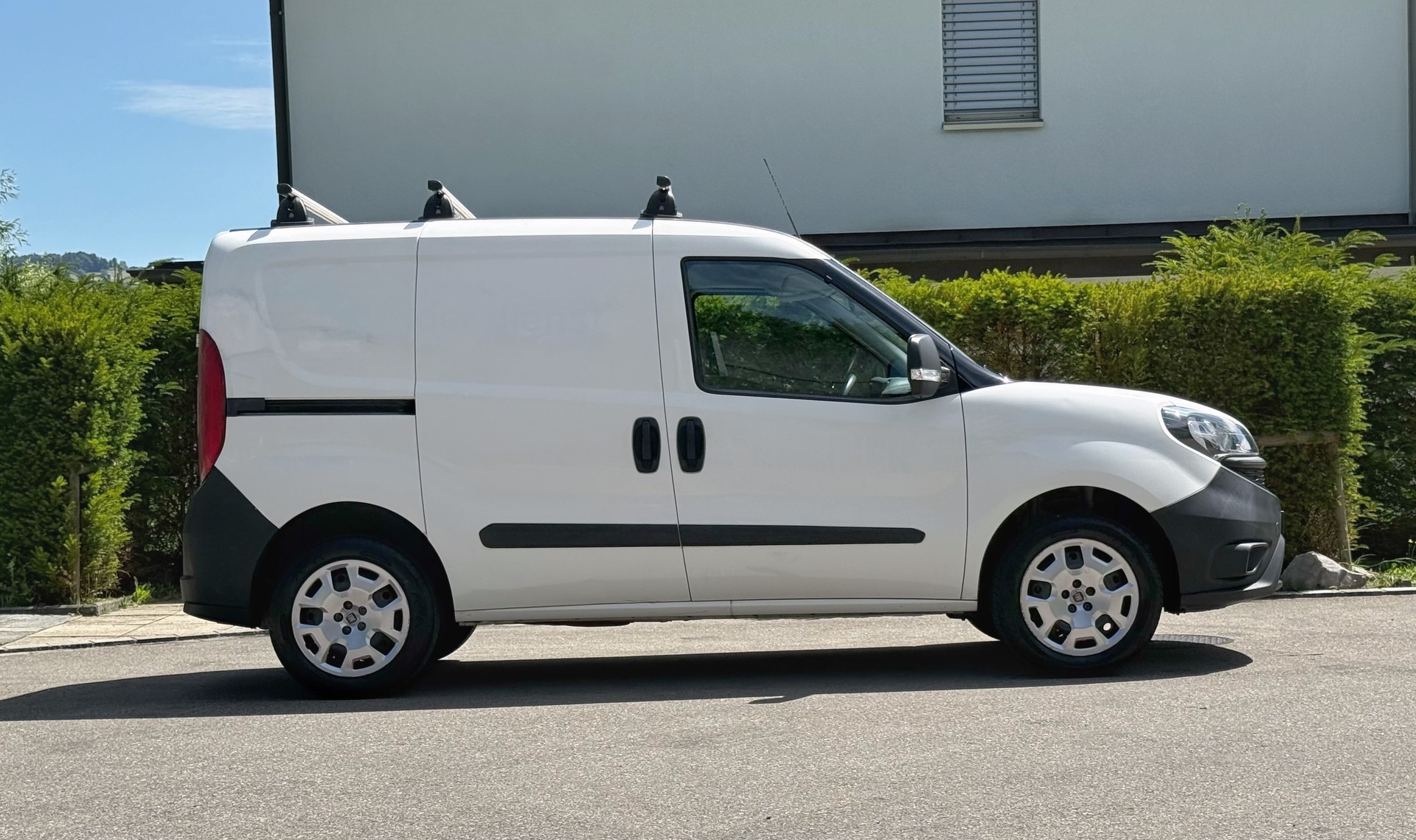 FIAT Doblò 1.4 MPI Cargo Swiss Frisch Ab MFK | Nur 64’000 km | Klima | 3 Plätze | Dachträger-image-2