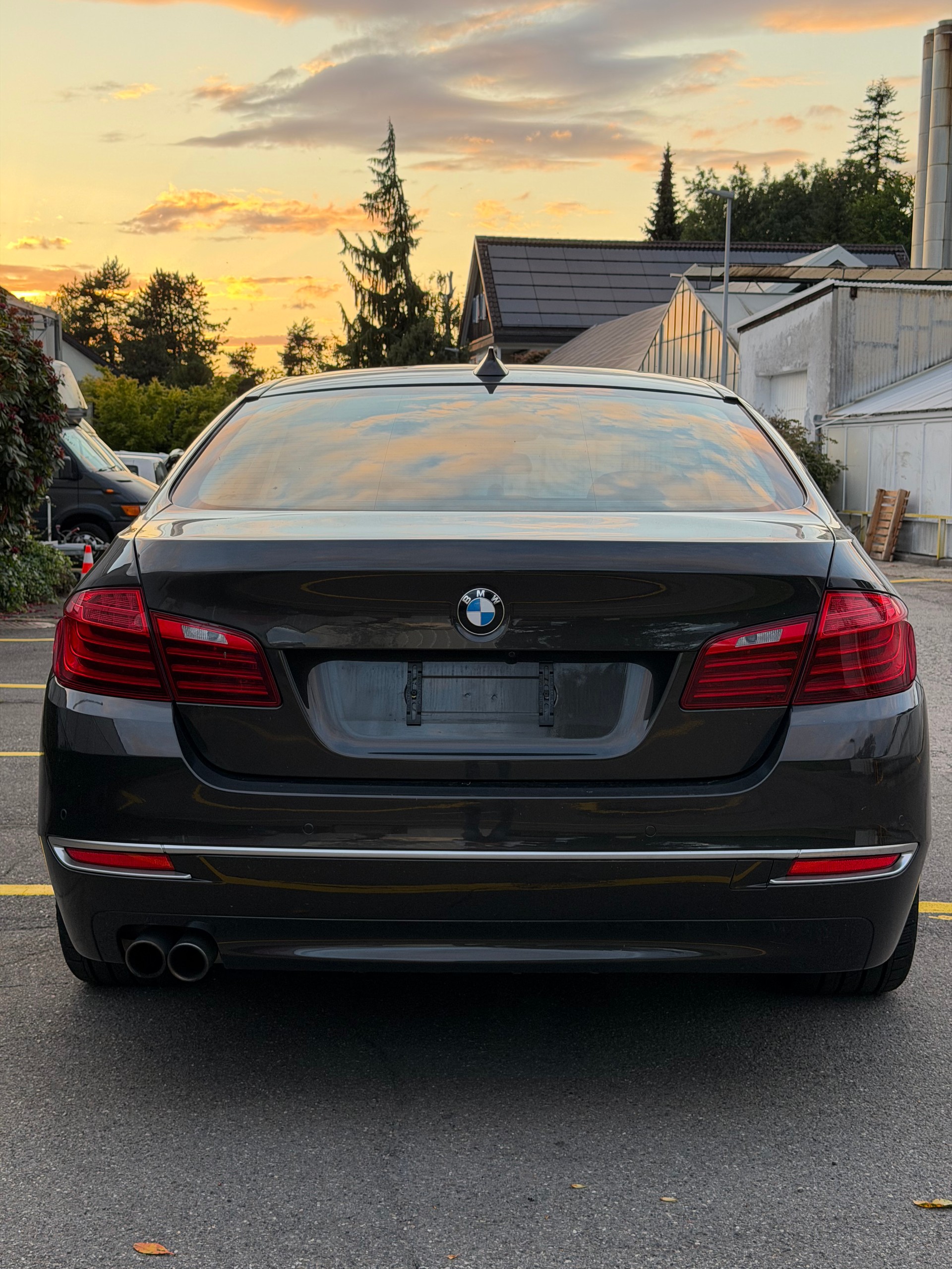 BMW 528i-image-3