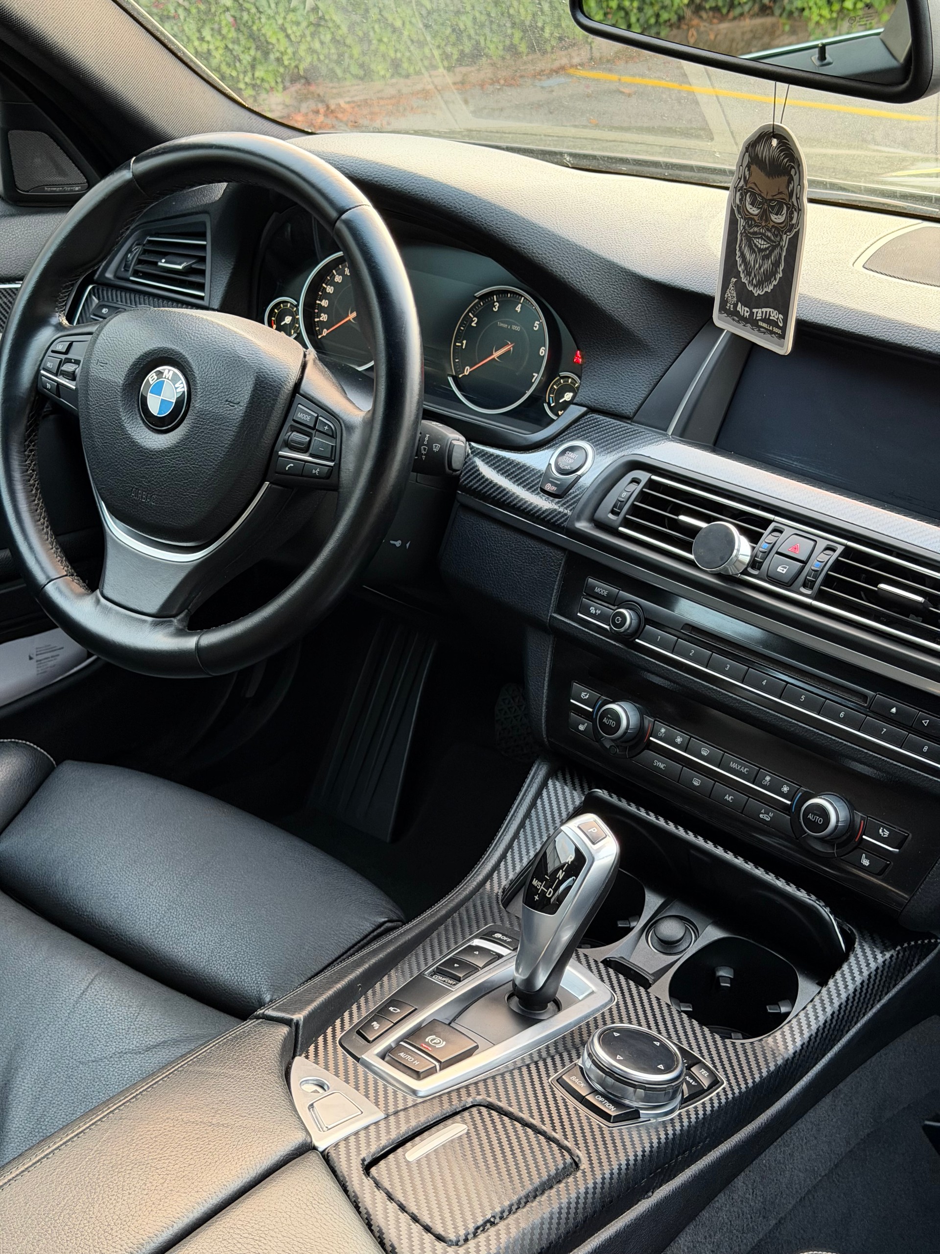 BMW 528i-image-4