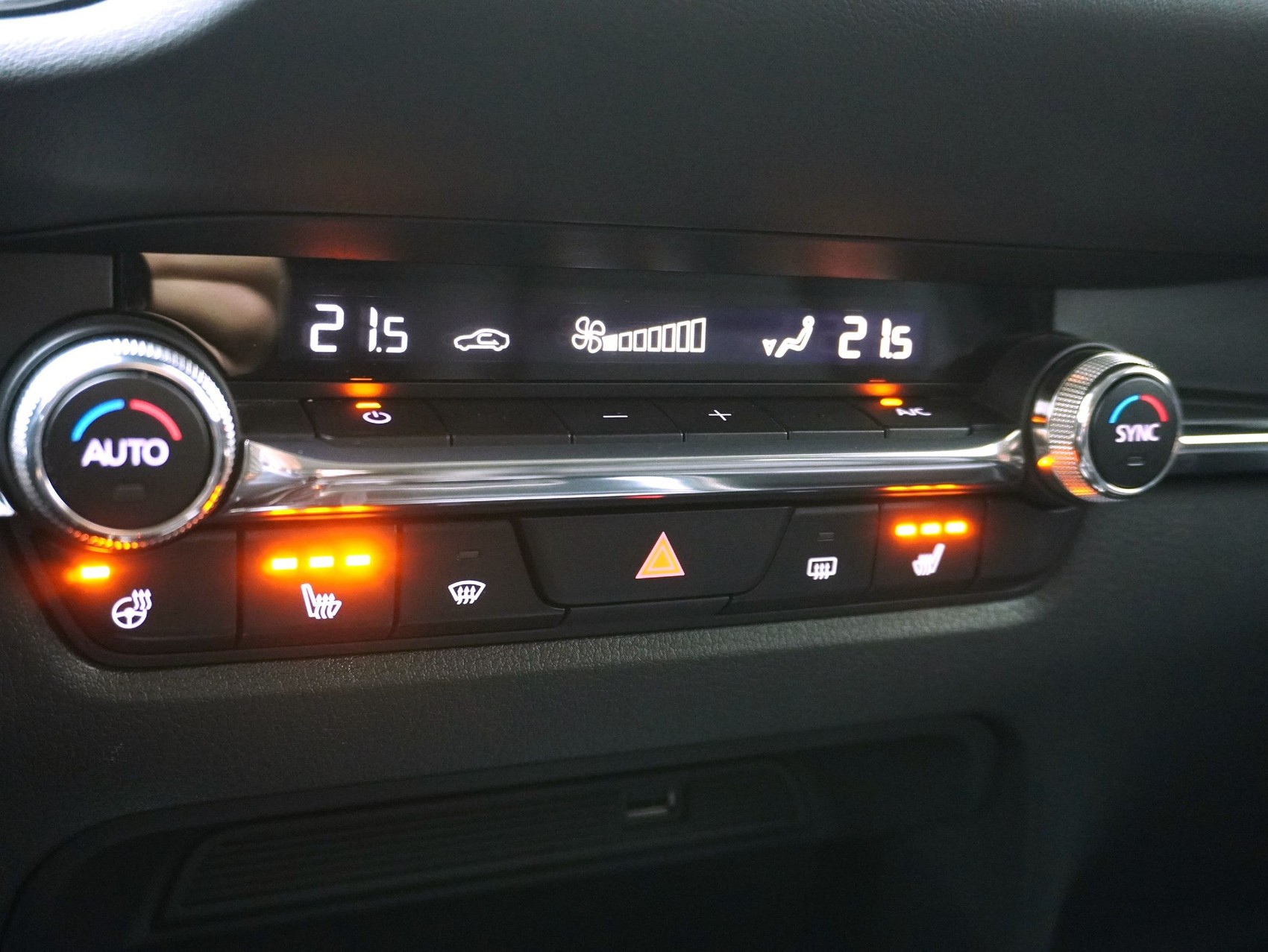 MAZDA CX-30 2.0 Revolution AWD-image-14