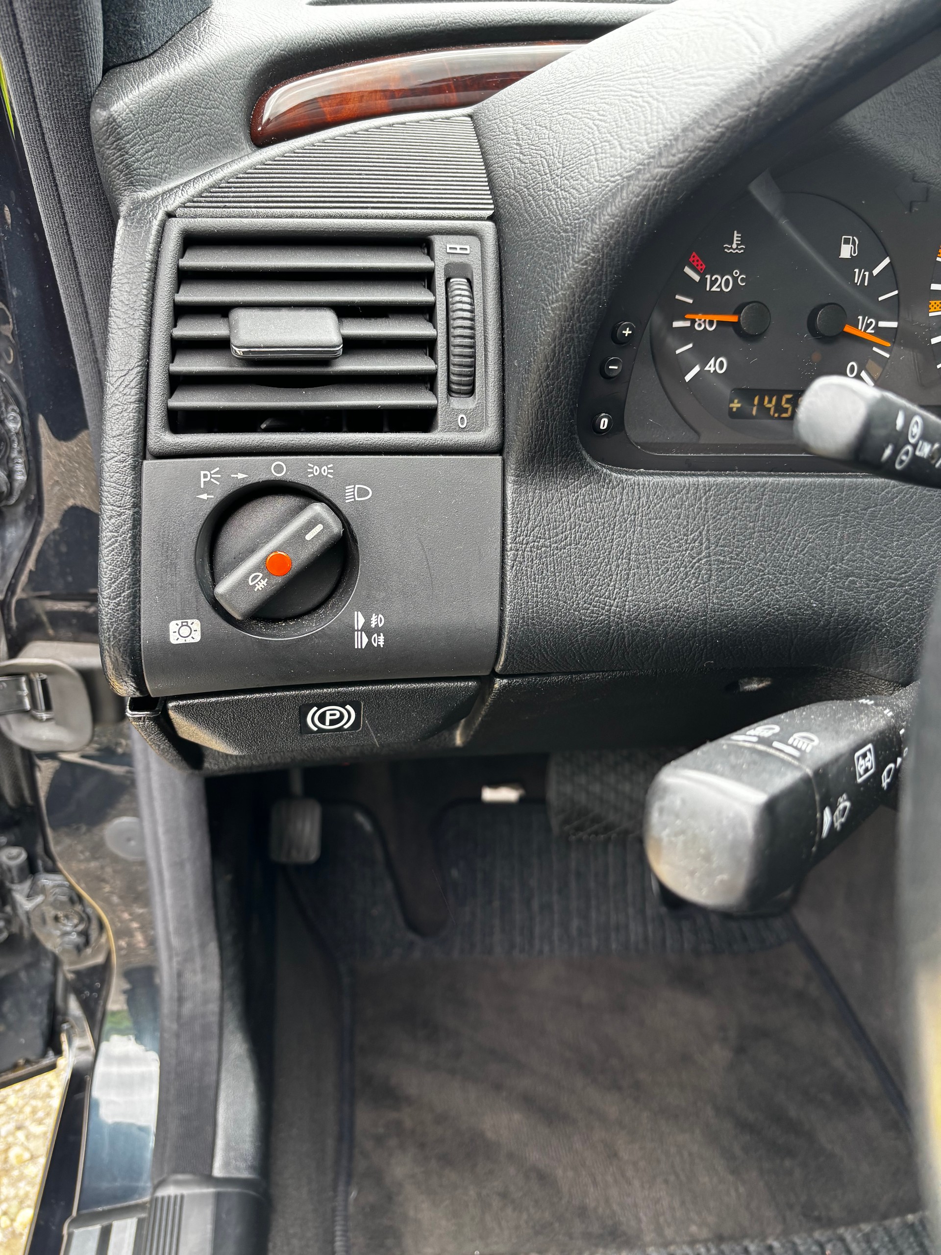MERCEDES-BENZ C 240 Elégance-image-12