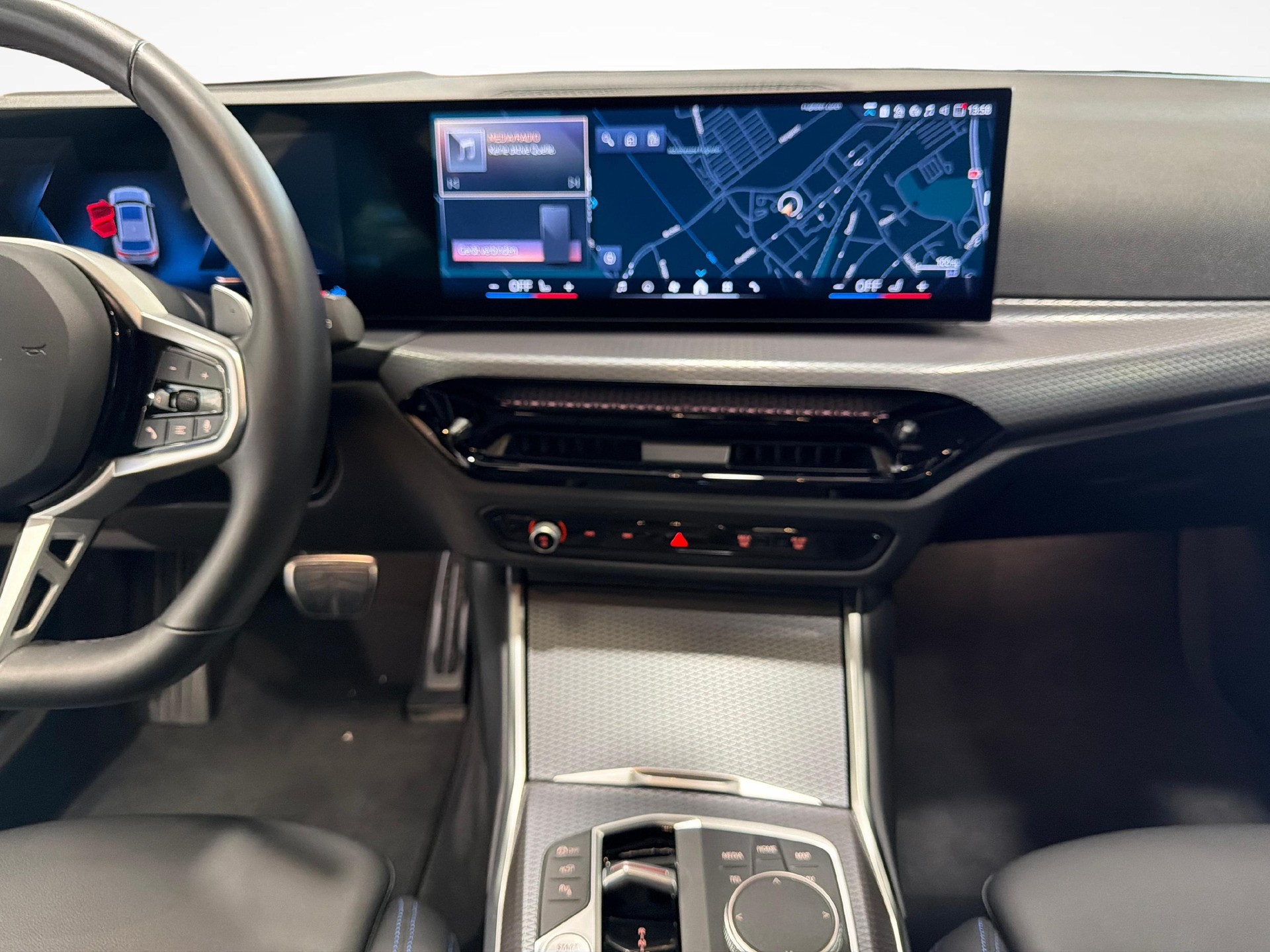 BMW 320d xDrive SAG Touring-image-14