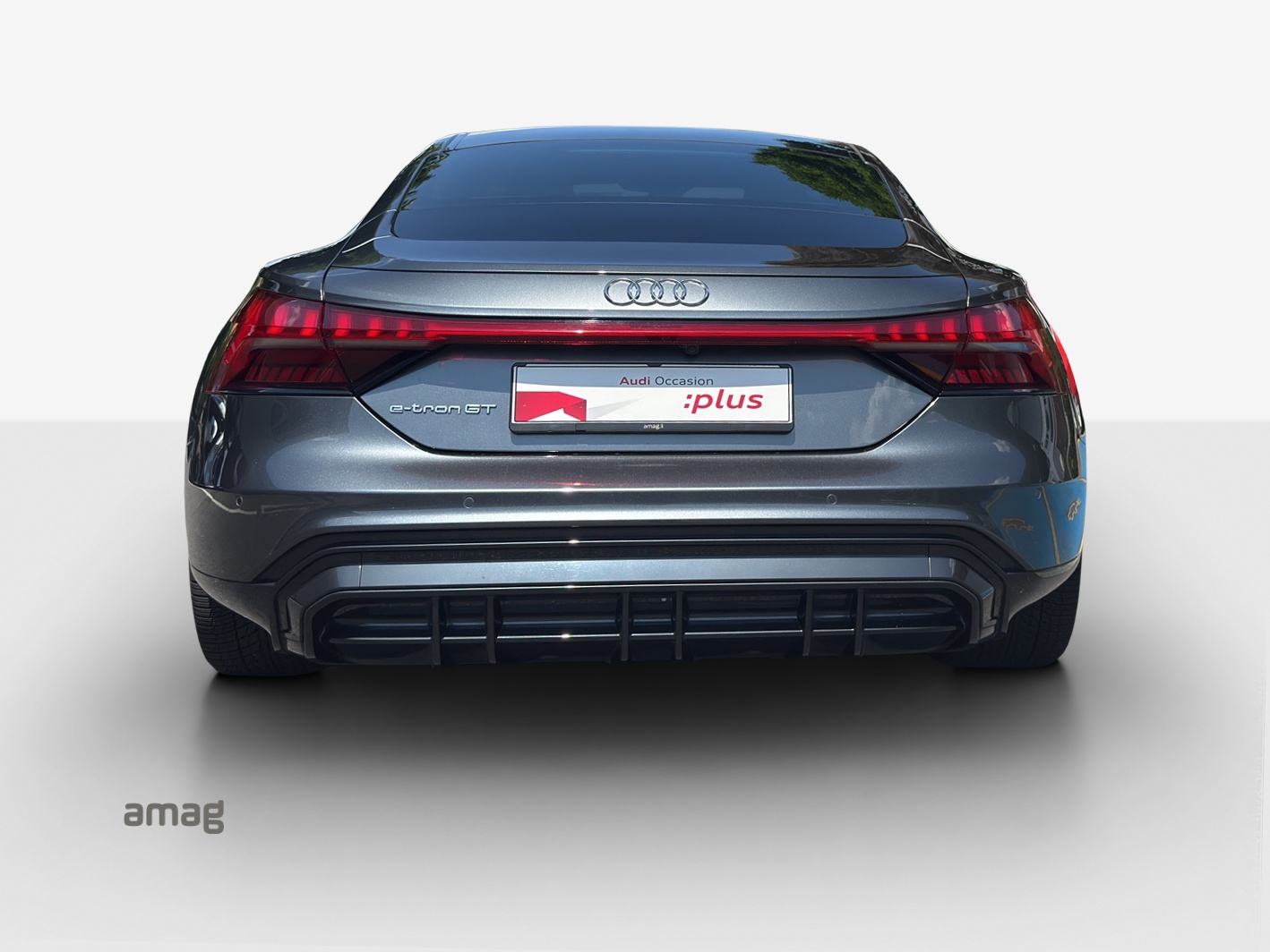 AUDI e-tron GT quattro-showroom-element-3