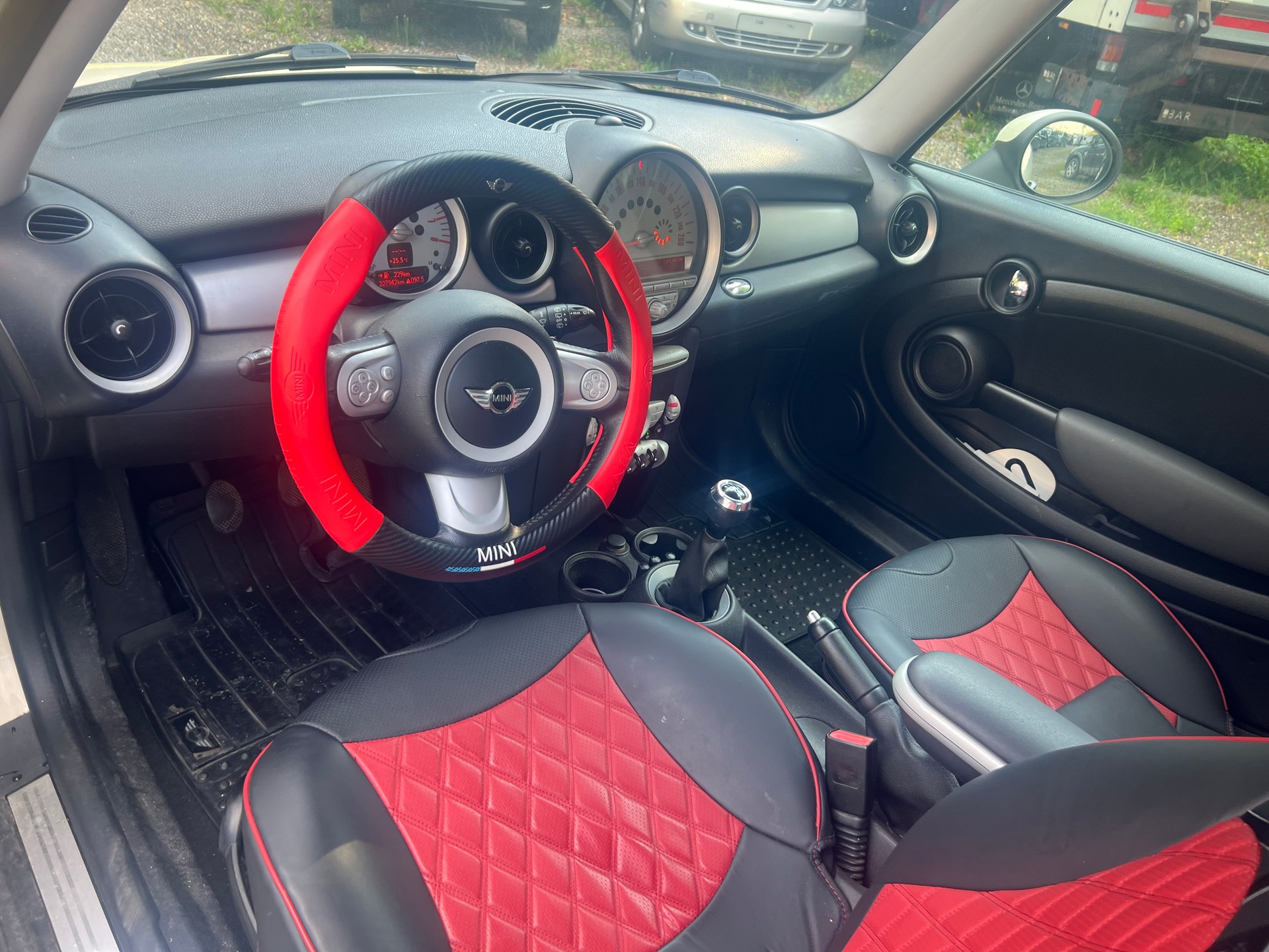 MINI One-image-8