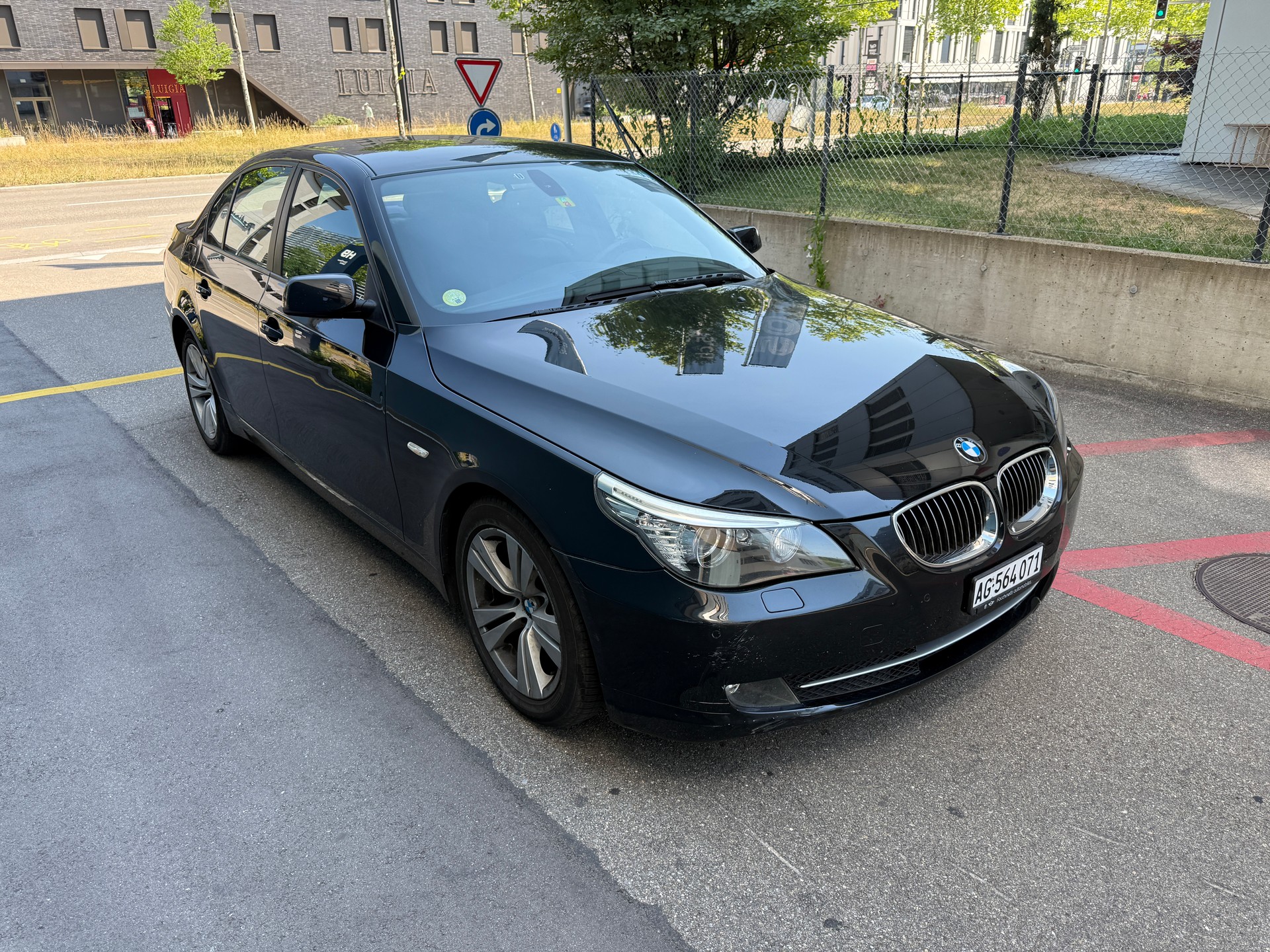 BMW 523i Aut. E60 Edition*nur 149.000KM*-image-1