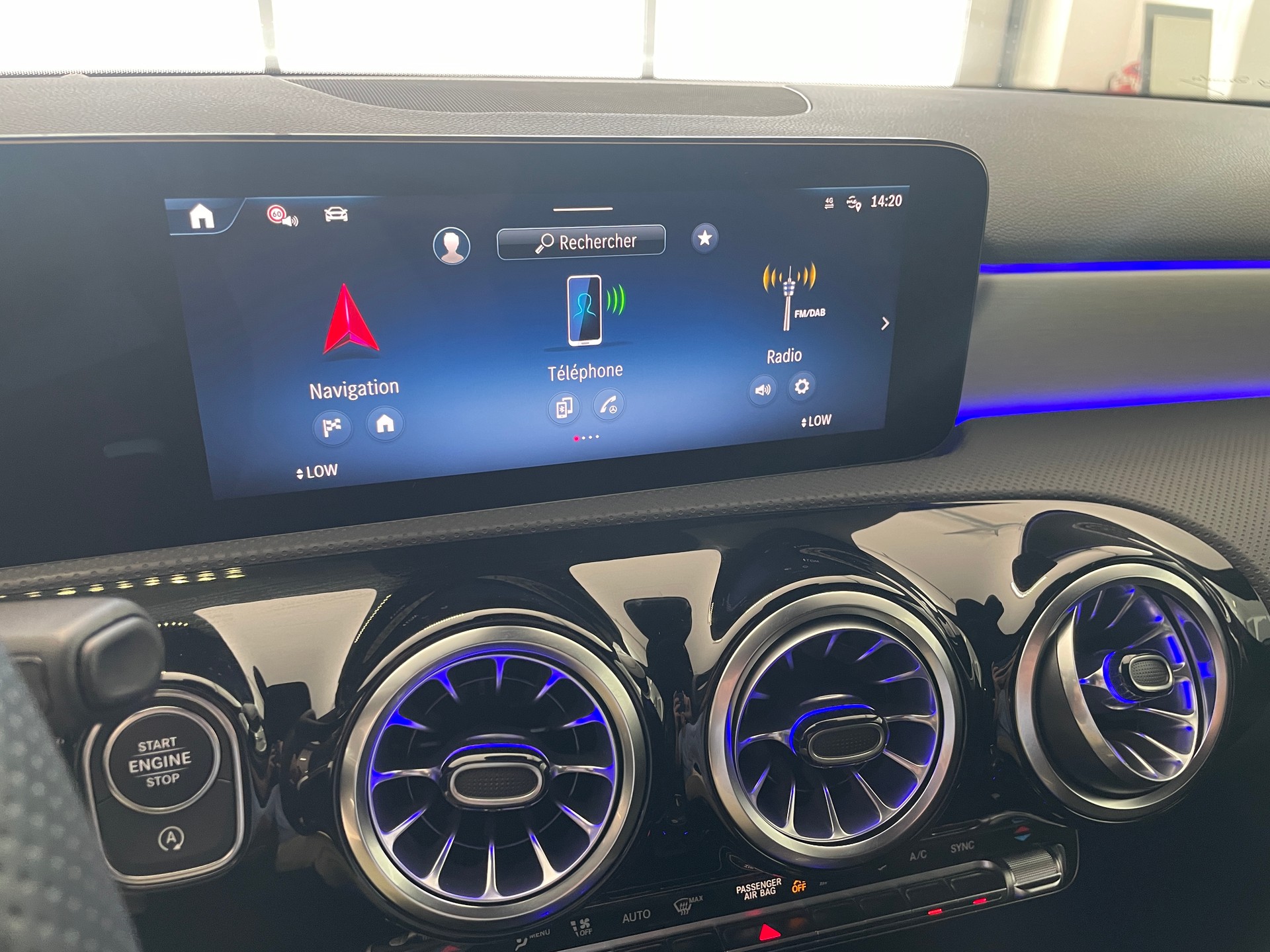 MERCEDES-BENZ A 250 4Matic 8G-DCT AMG Line-image-16
